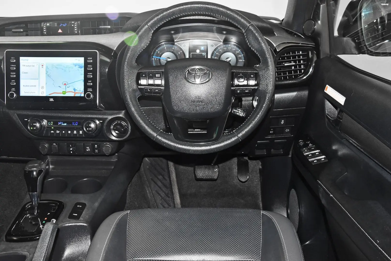 2022 Toyota Hilux Gallery Image 14