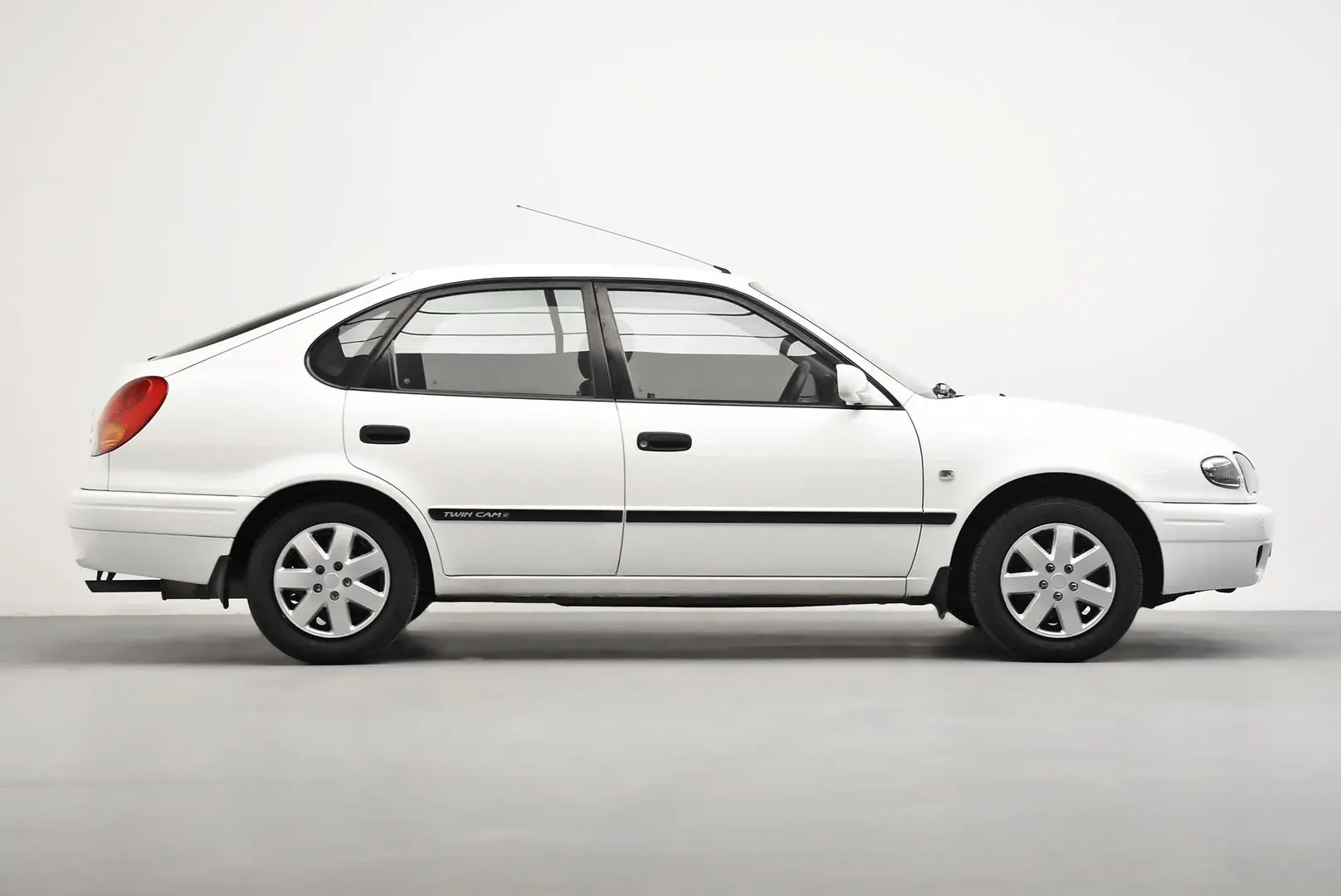 2000 Toyota Corolla Gallery Image 3