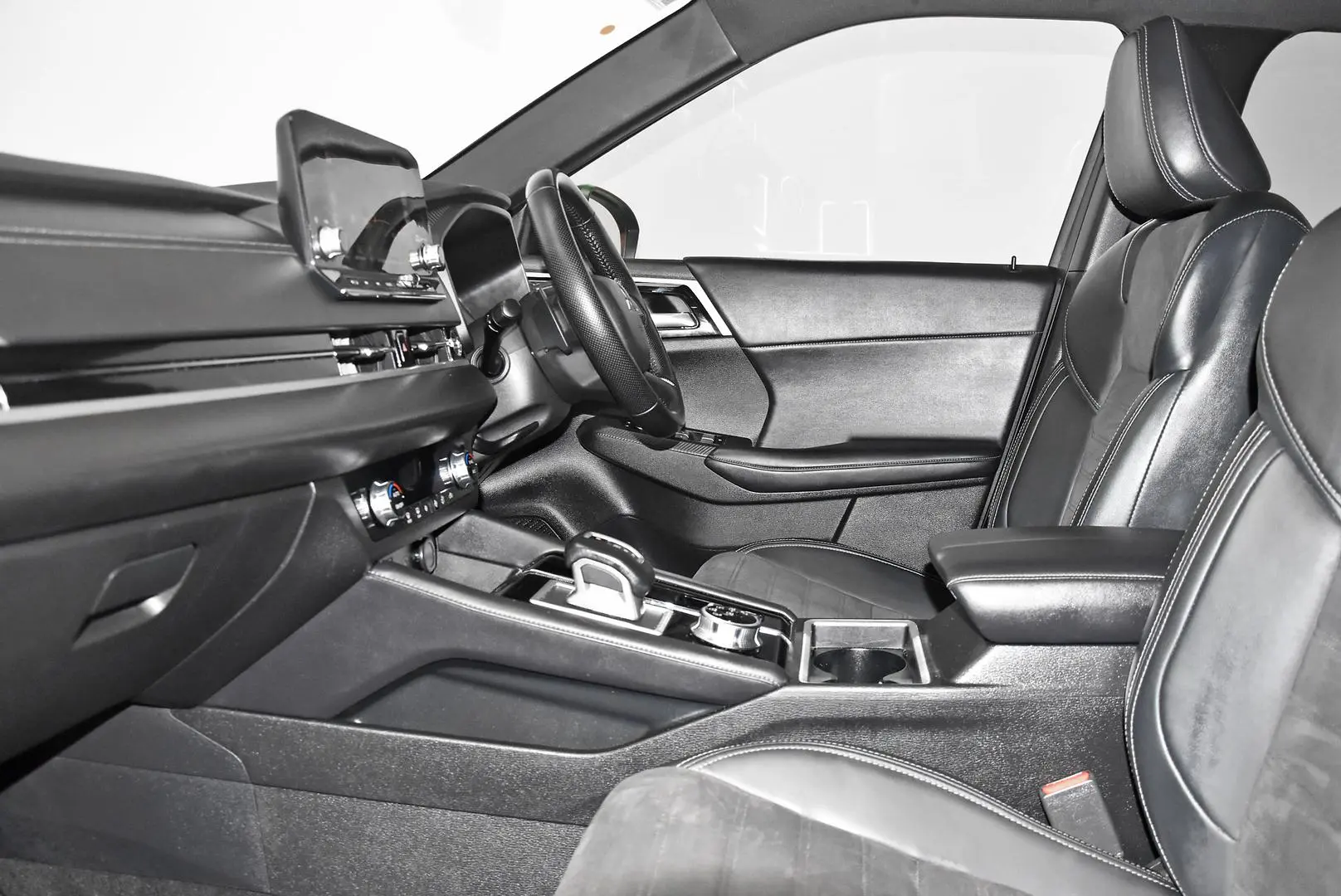 2023 Mitsubishi Outlander Gallery Image 18