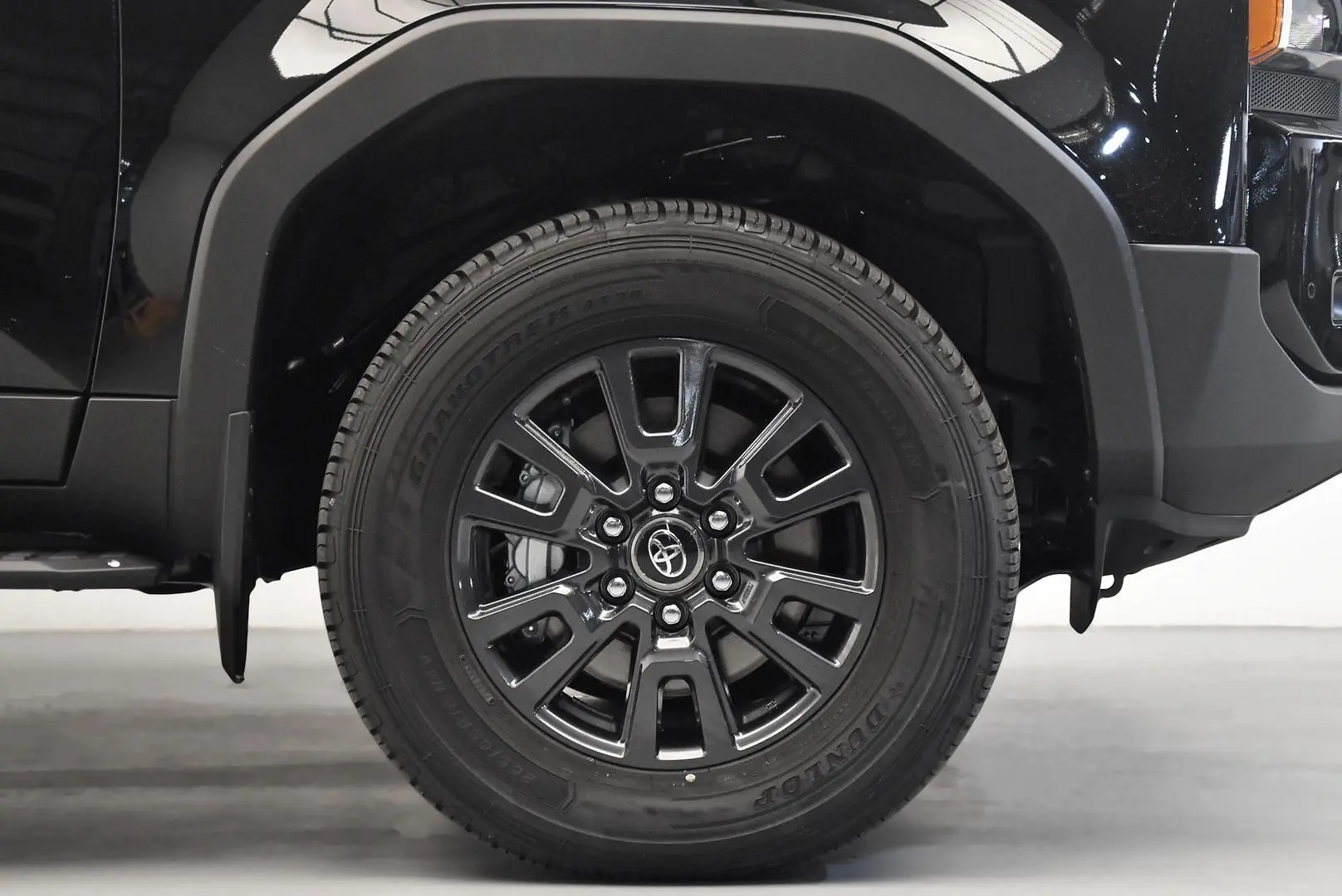 2025 Toyota Landcruiser Prado Gallery Image 22