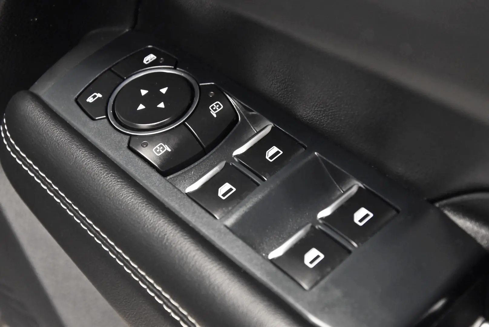 2023 Volkswagen Amarok Gallery Image 8