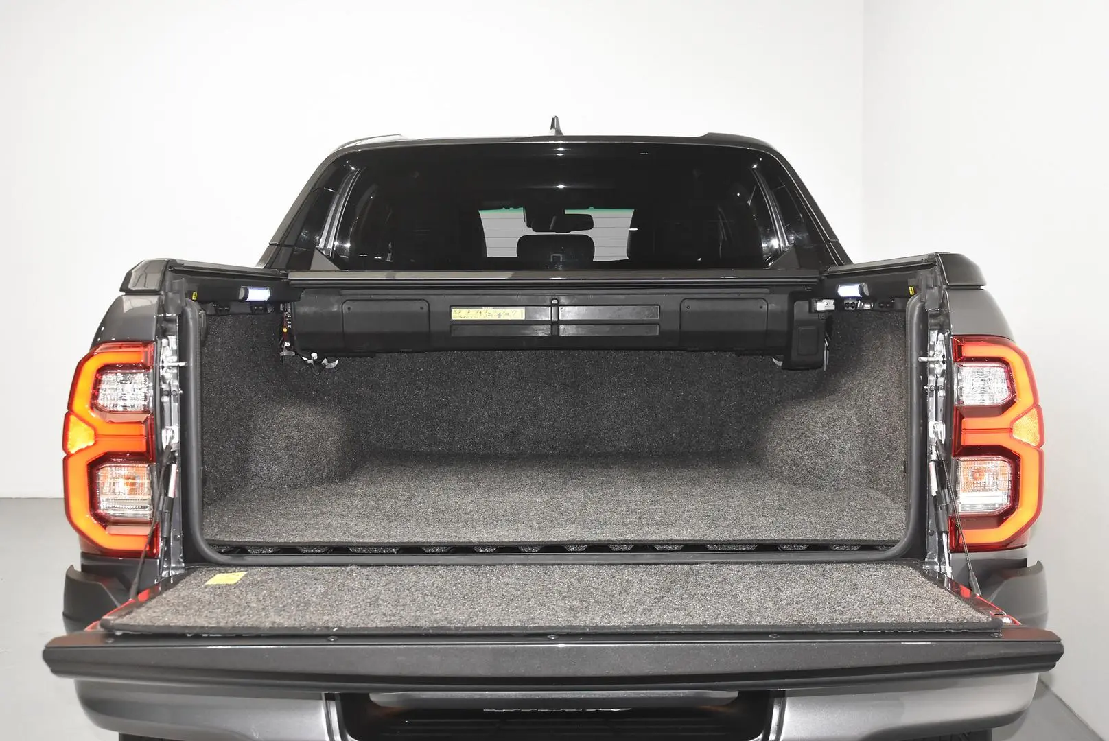 2024 Toyota Hilux Gallery Image 21