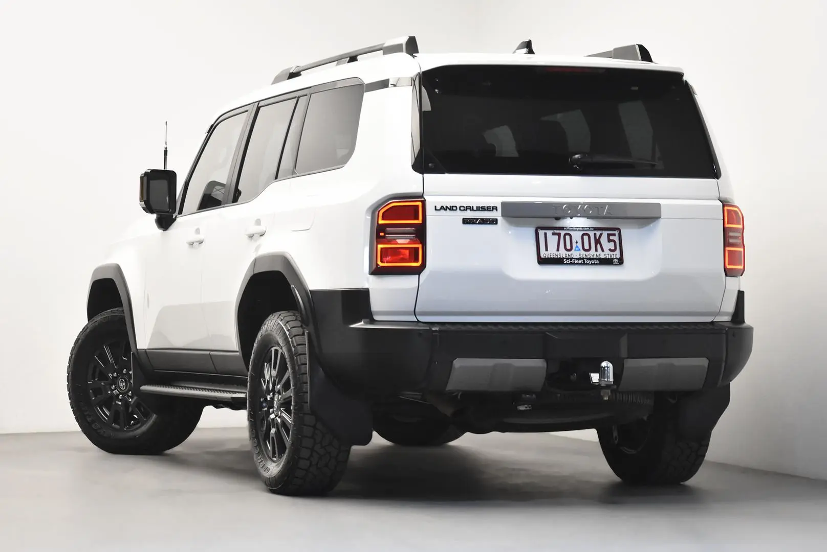 2025 Toyota Landcruiser Prado Gallery Image 5