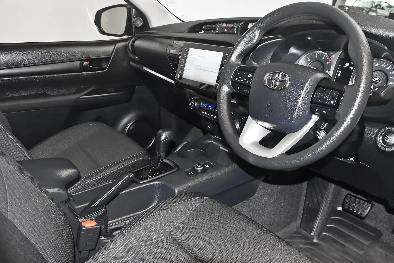 2025 Toyota Hilux Gallery Image 9