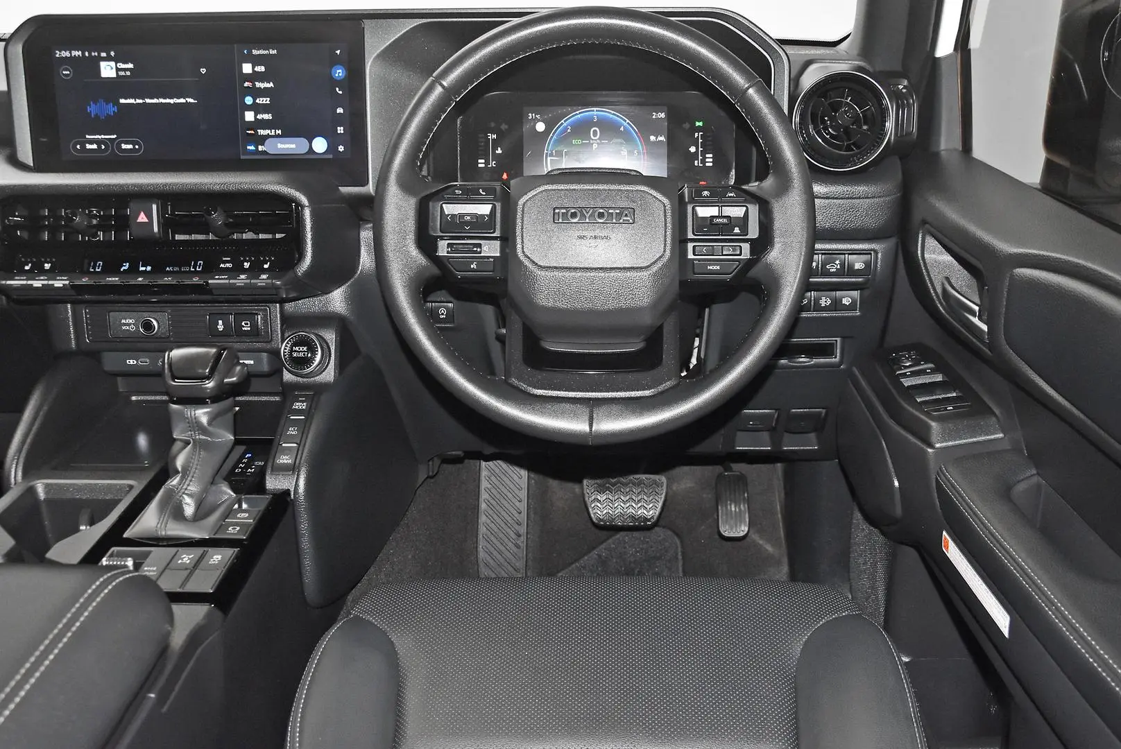 2025 Toyota Landcruiser Prado Gallery Image 15