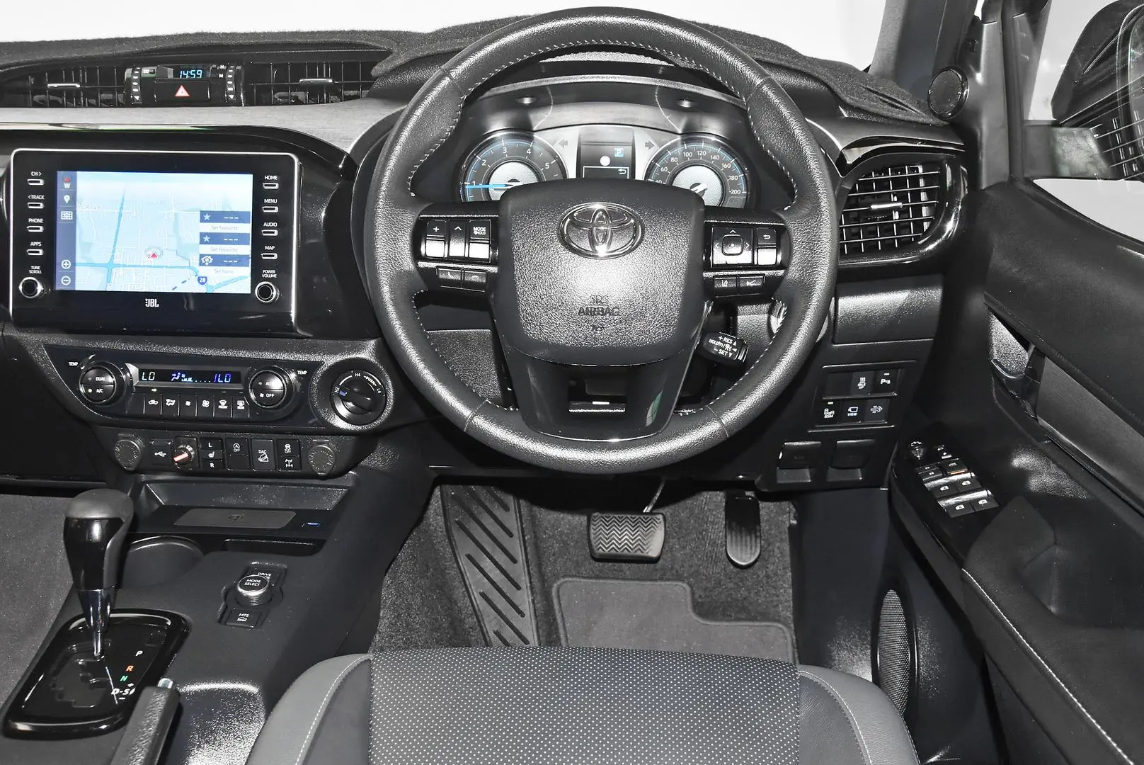 2024 Toyota Hilux Gallery Image 15