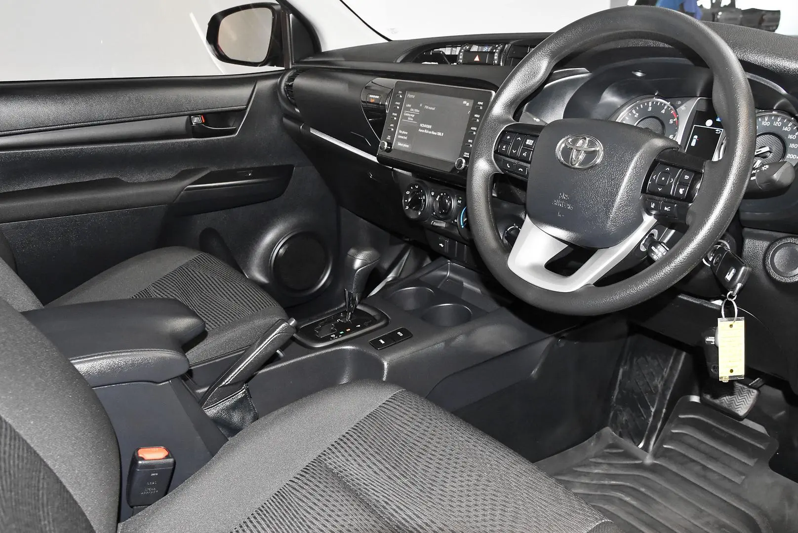 2024 Toyota Hilux Gallery Image 8