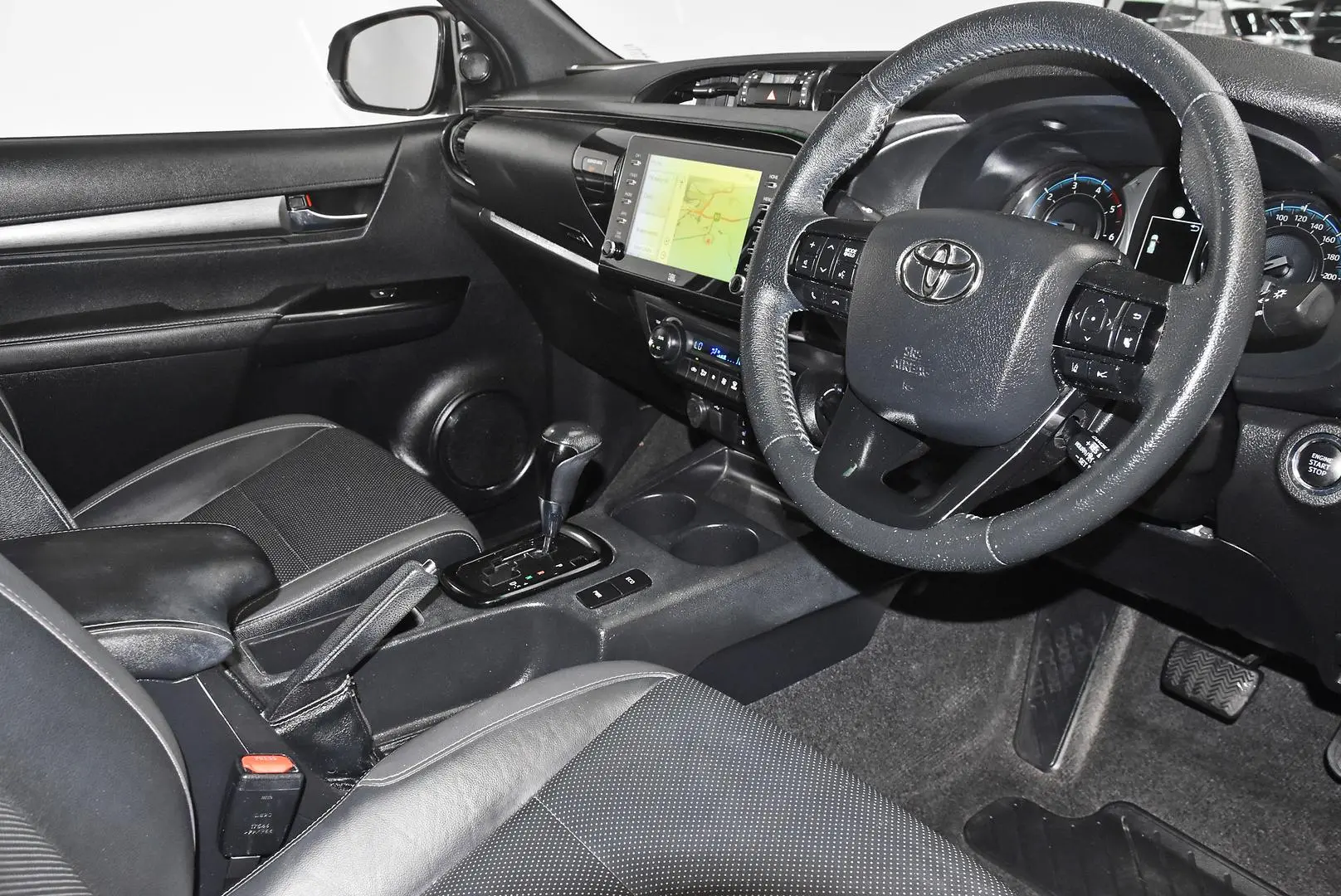 2022 Toyota Hilux Gallery Image 8