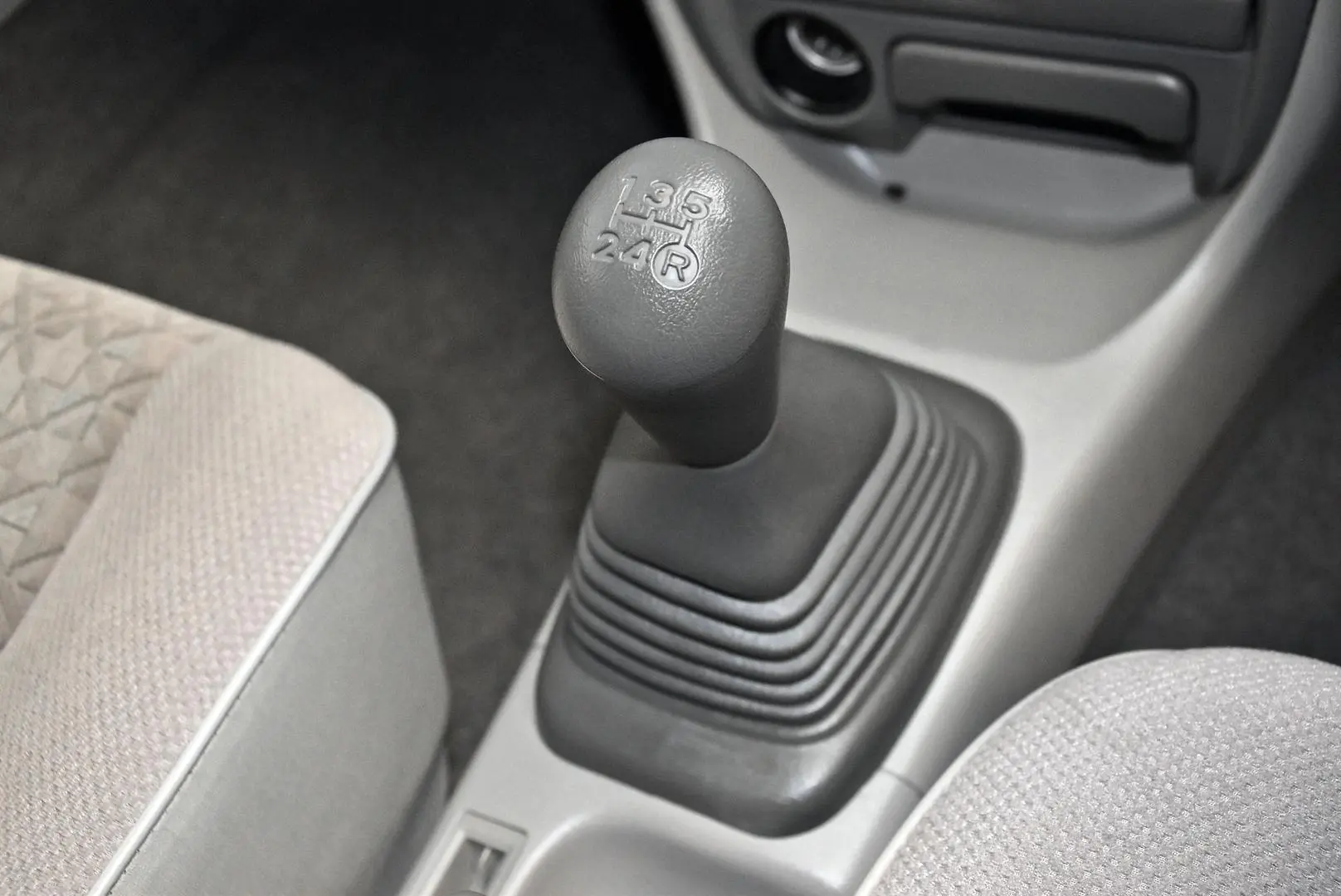 2000 Toyota Corolla Gallery Image 11