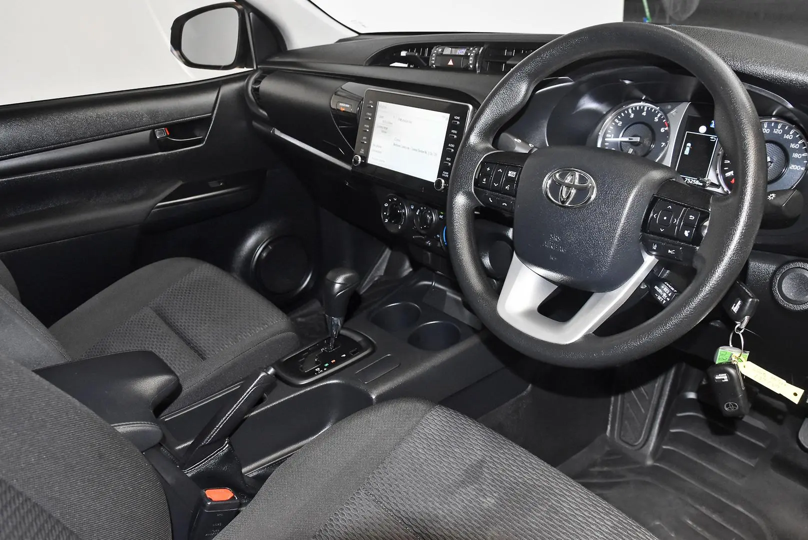 2021 Toyota Hilux Gallery Image 8