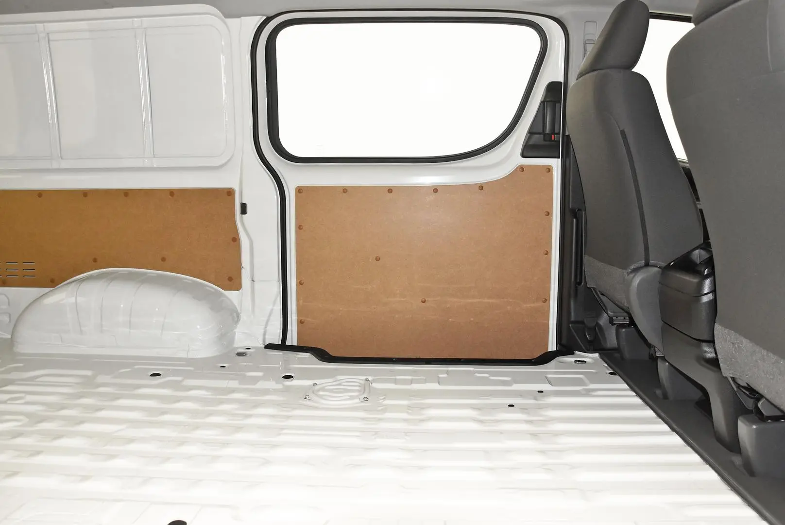 2025 Toyota Hiace Gallery Image 19