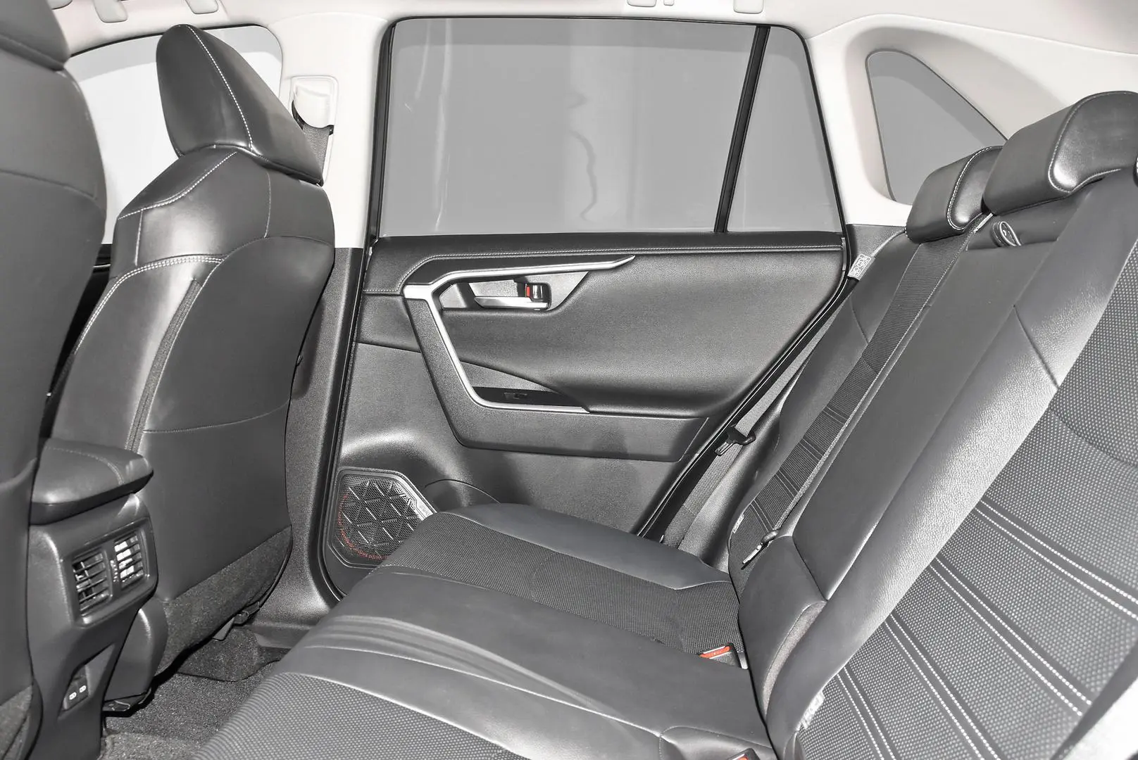 2023 Toyota RAV4 Gallery Image 19