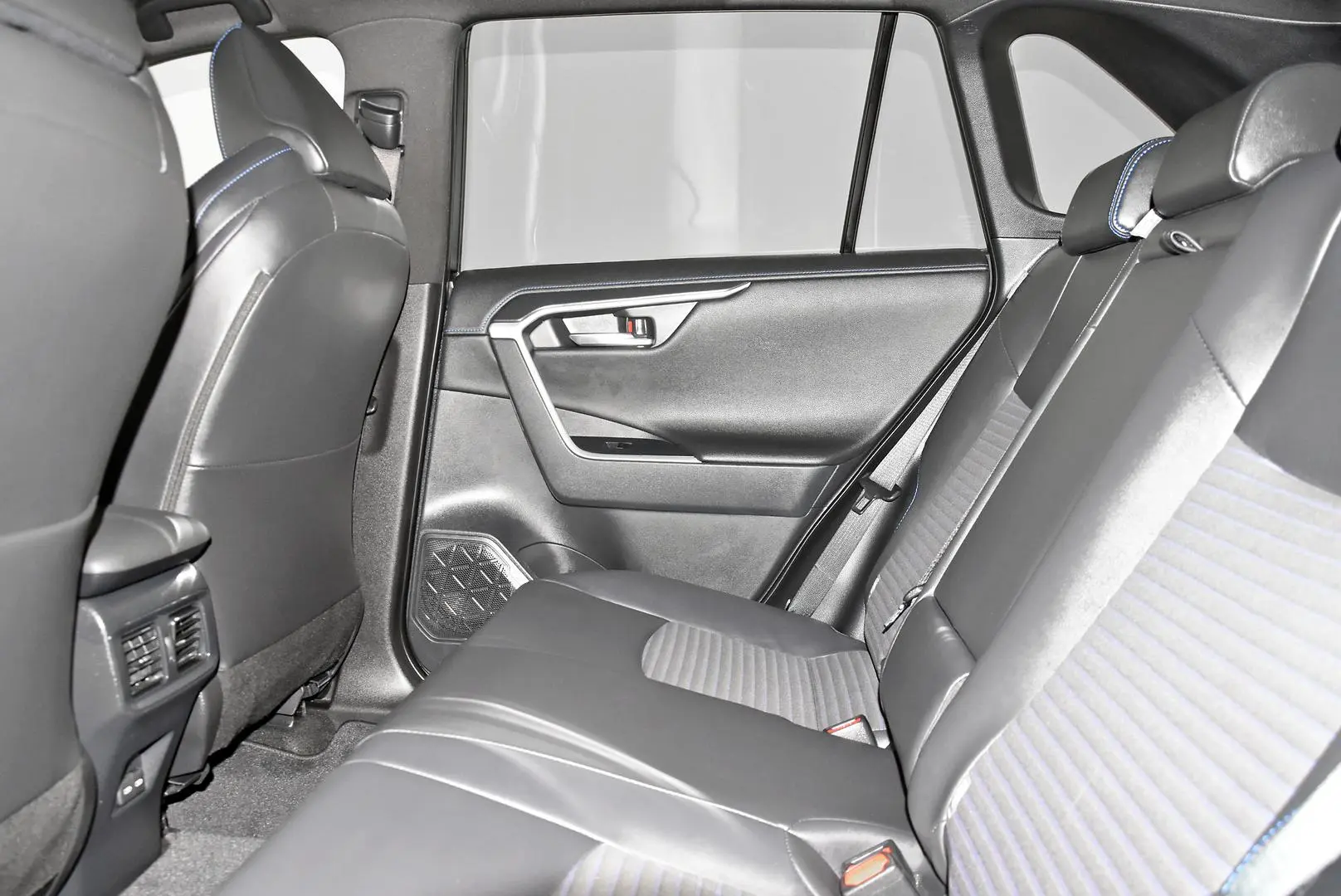 2025 Toyota RAV4 Gallery Image 19