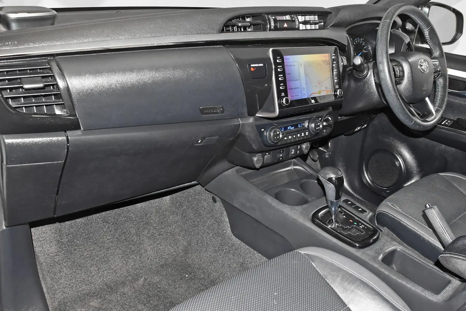 2022 Toyota Hilux Gallery Image 16