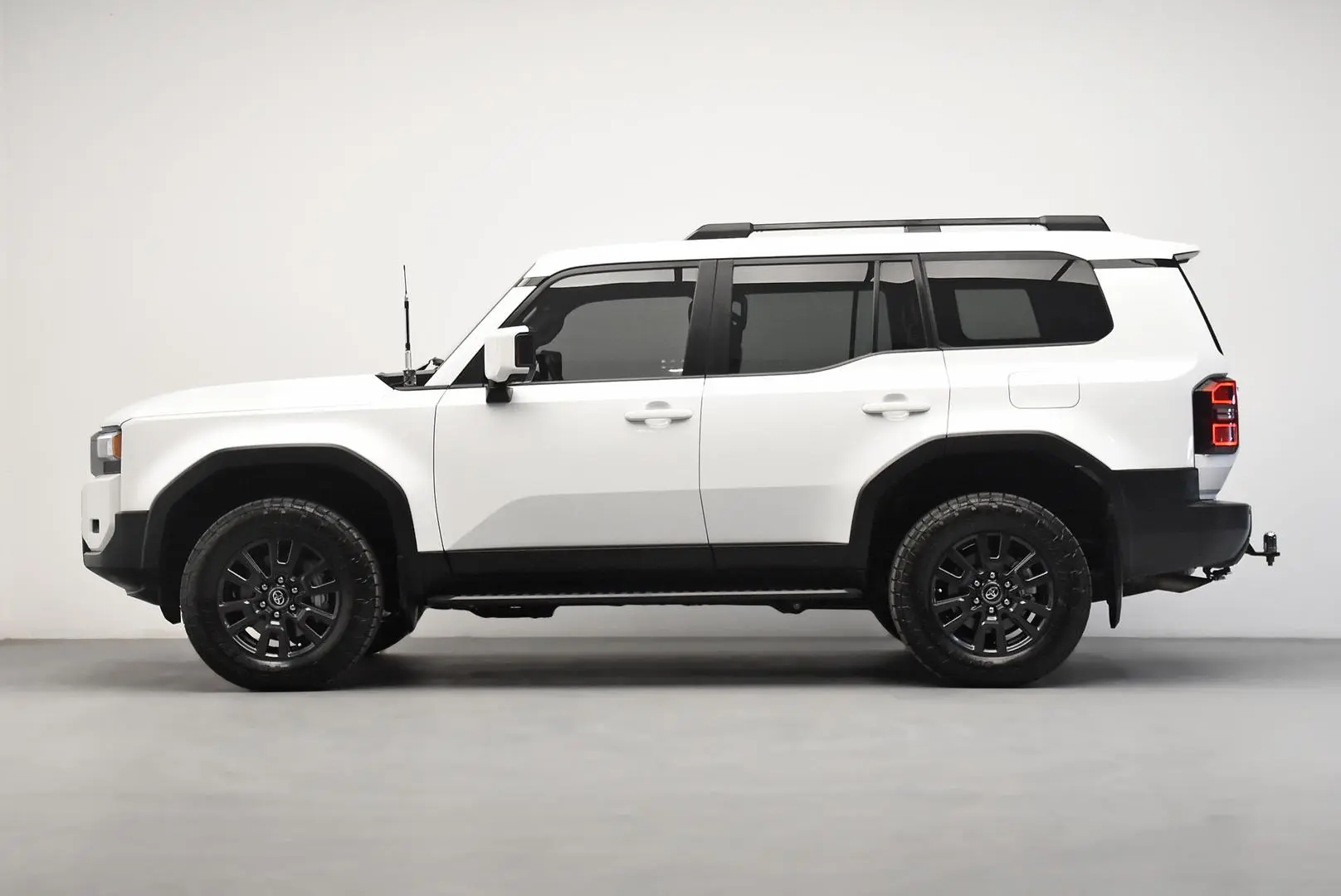 2025 Toyota Landcruiser Prado Gallery Image 4