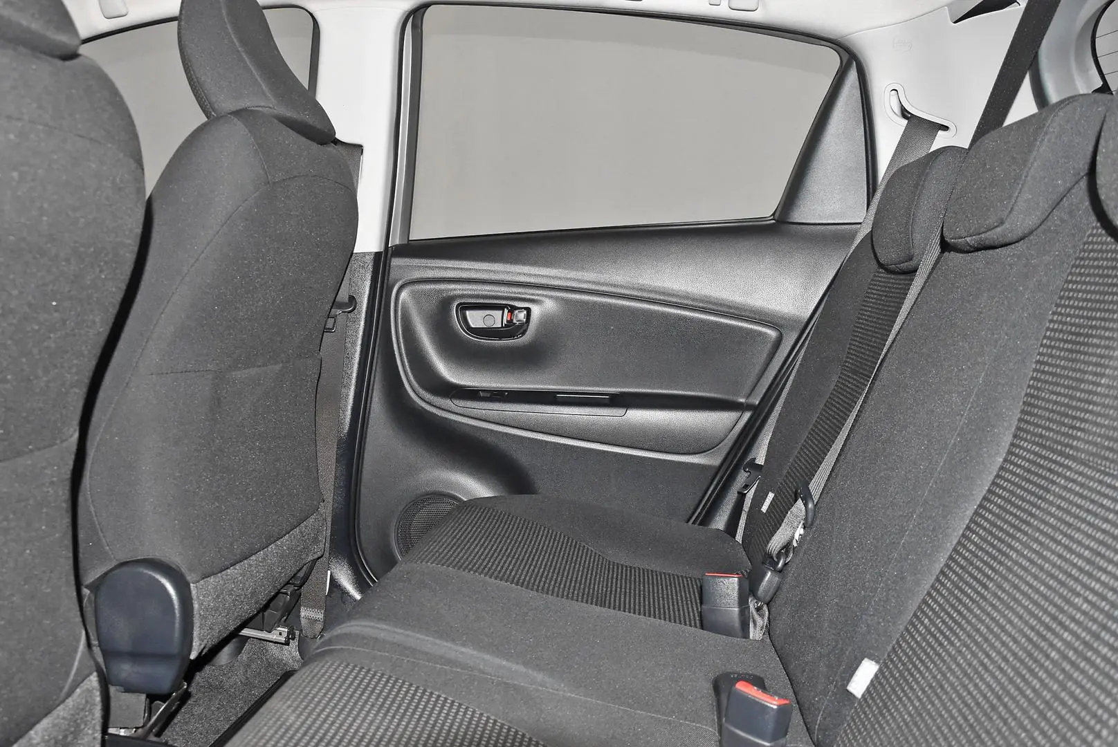 2018 Toyota Yaris Gallery Image 18