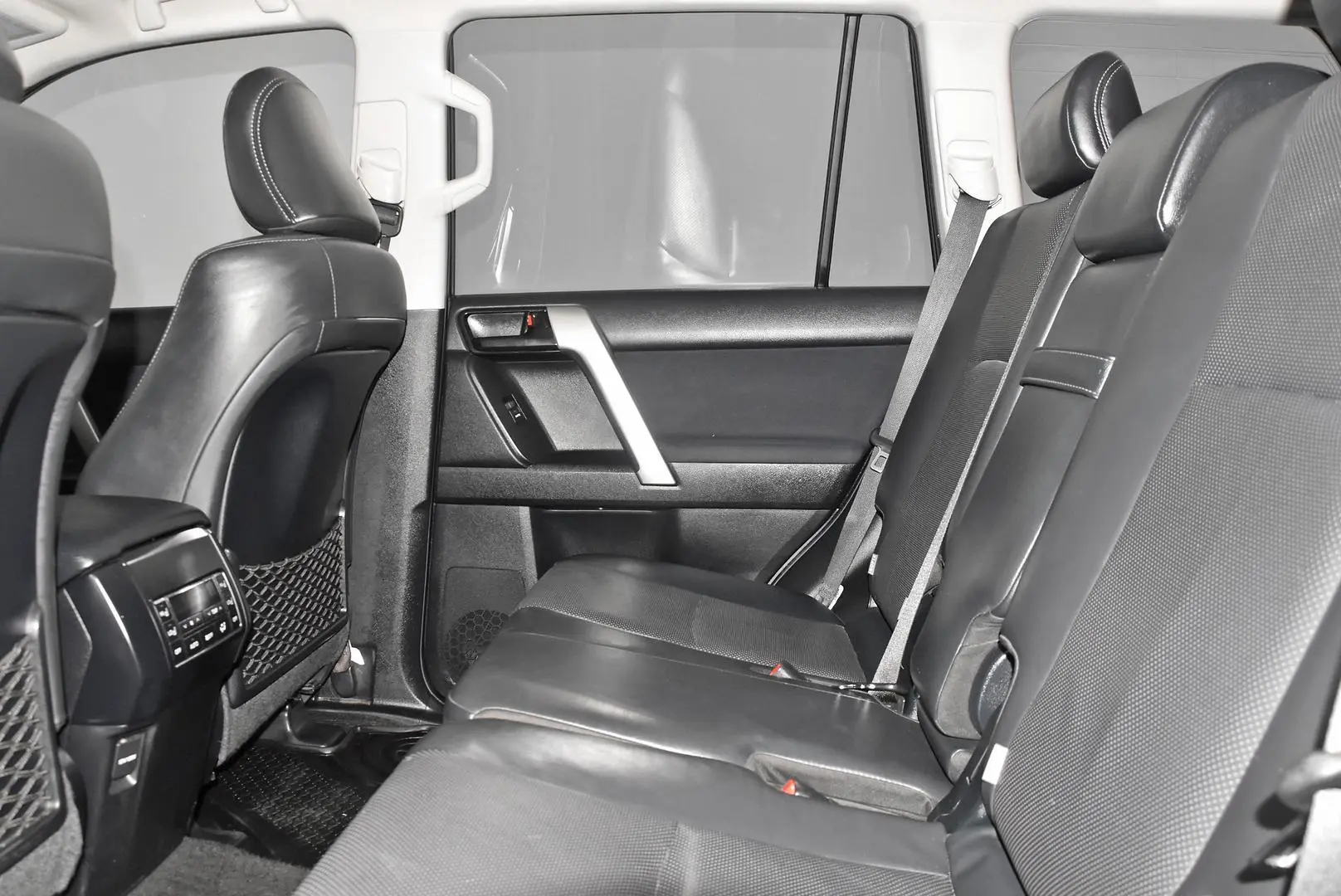 2020 Toyota Landcruiser Prado Gallery Image 17