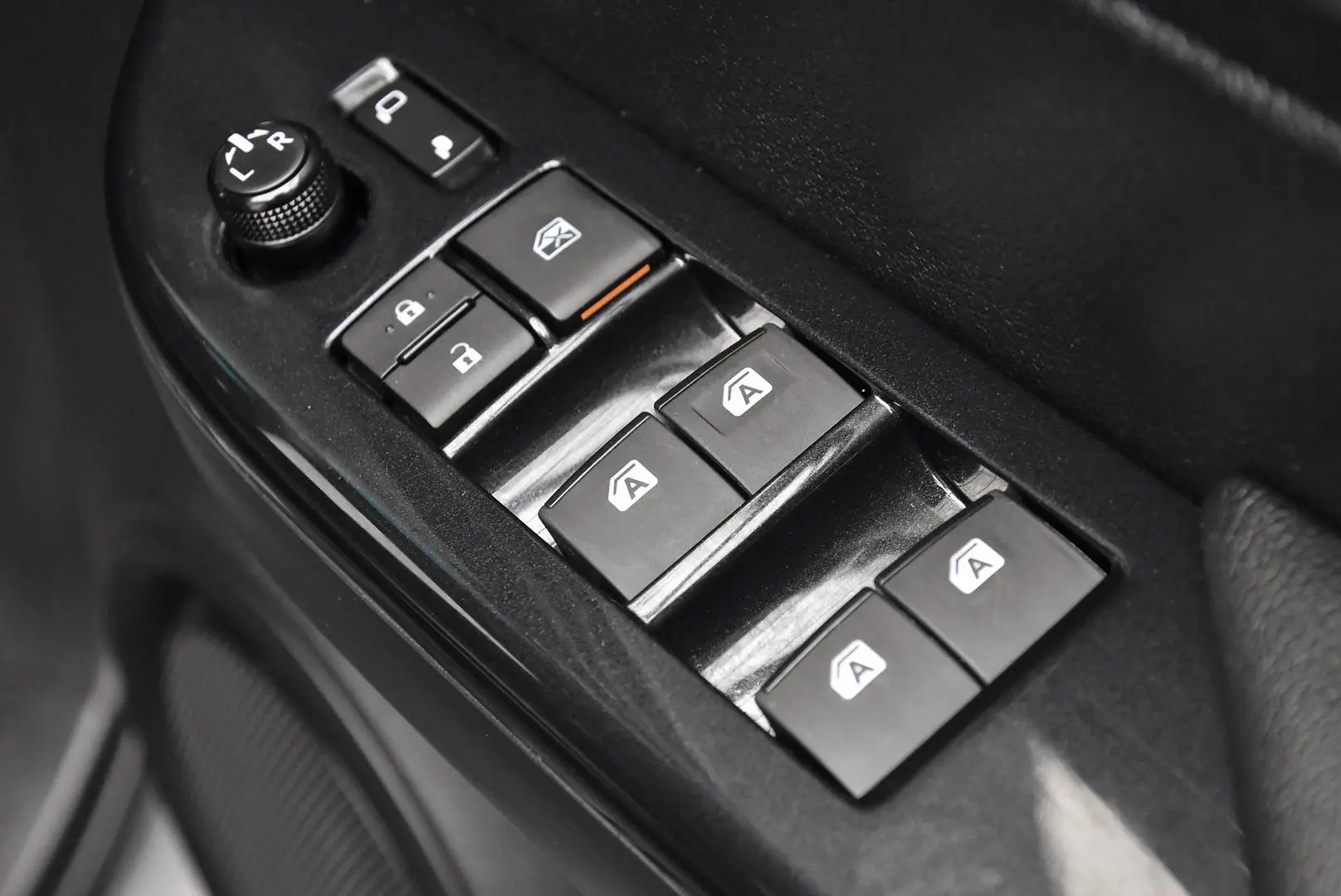 2024 Toyota Hilux Gallery Image 9