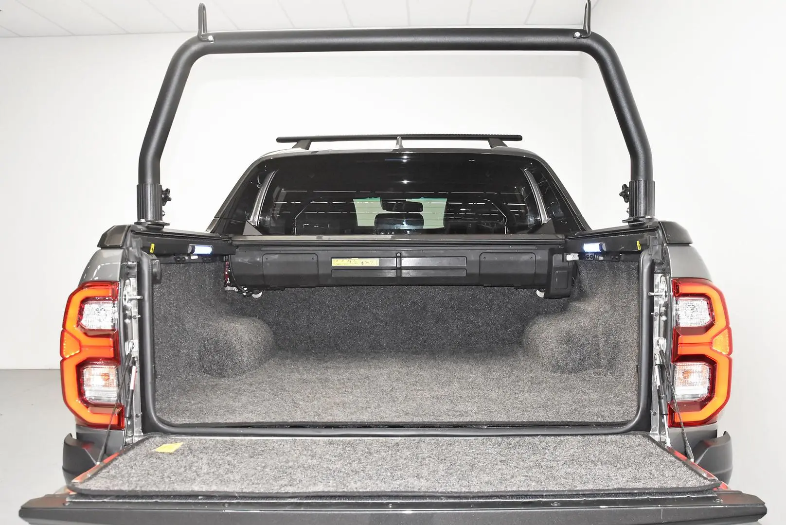 2024 Toyota Hilux Gallery Image 21