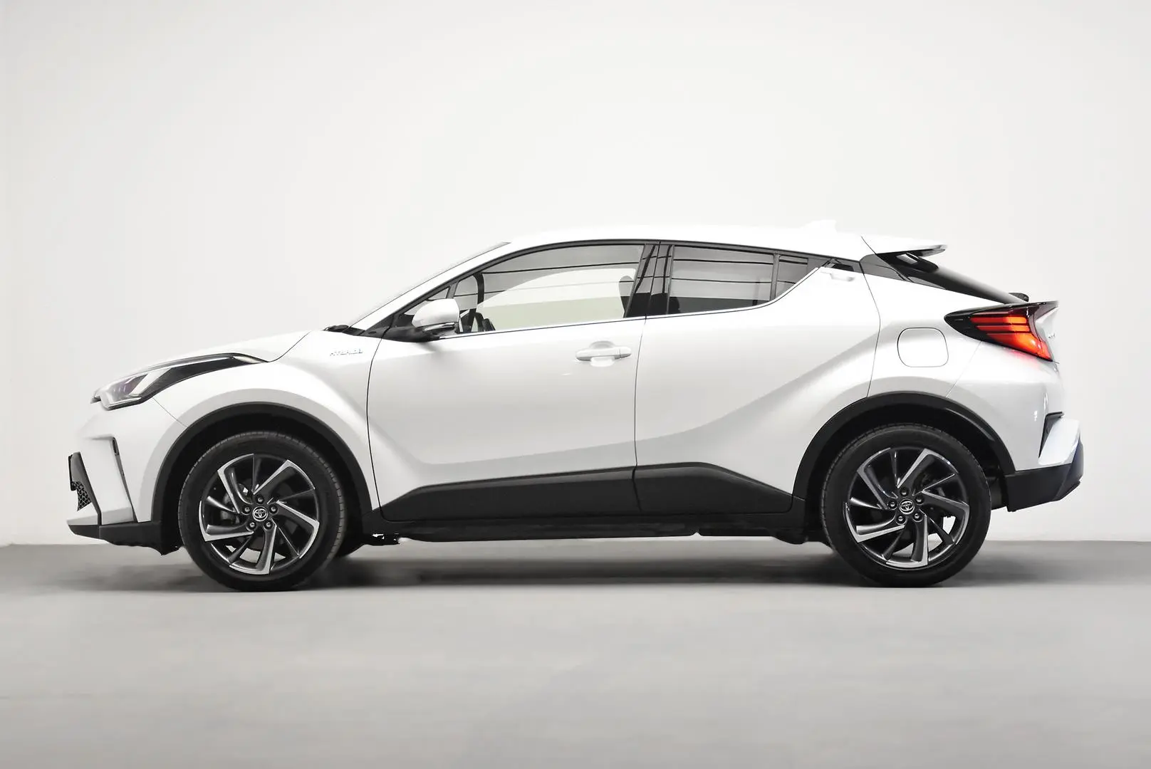 2023 Toyota C-HR Gallery Image 4