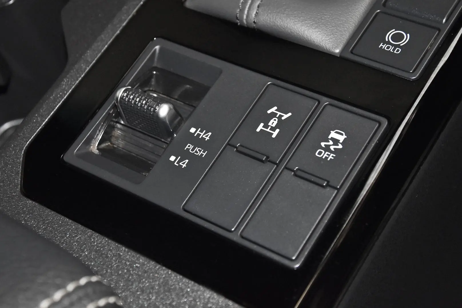 2025 Toyota Landcruiser Prado Gallery Image 14