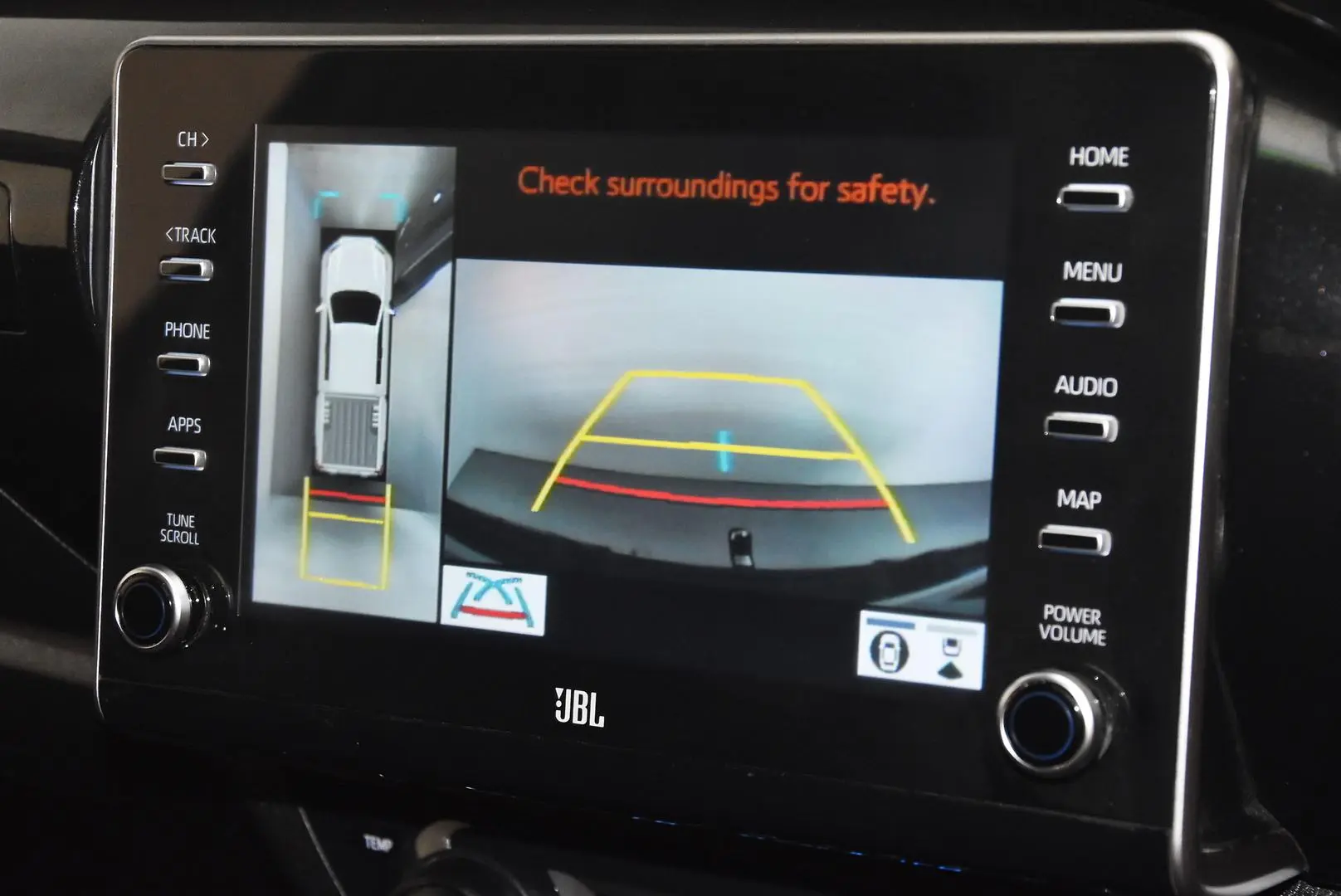 2024 Toyota Hilux Gallery Image 12