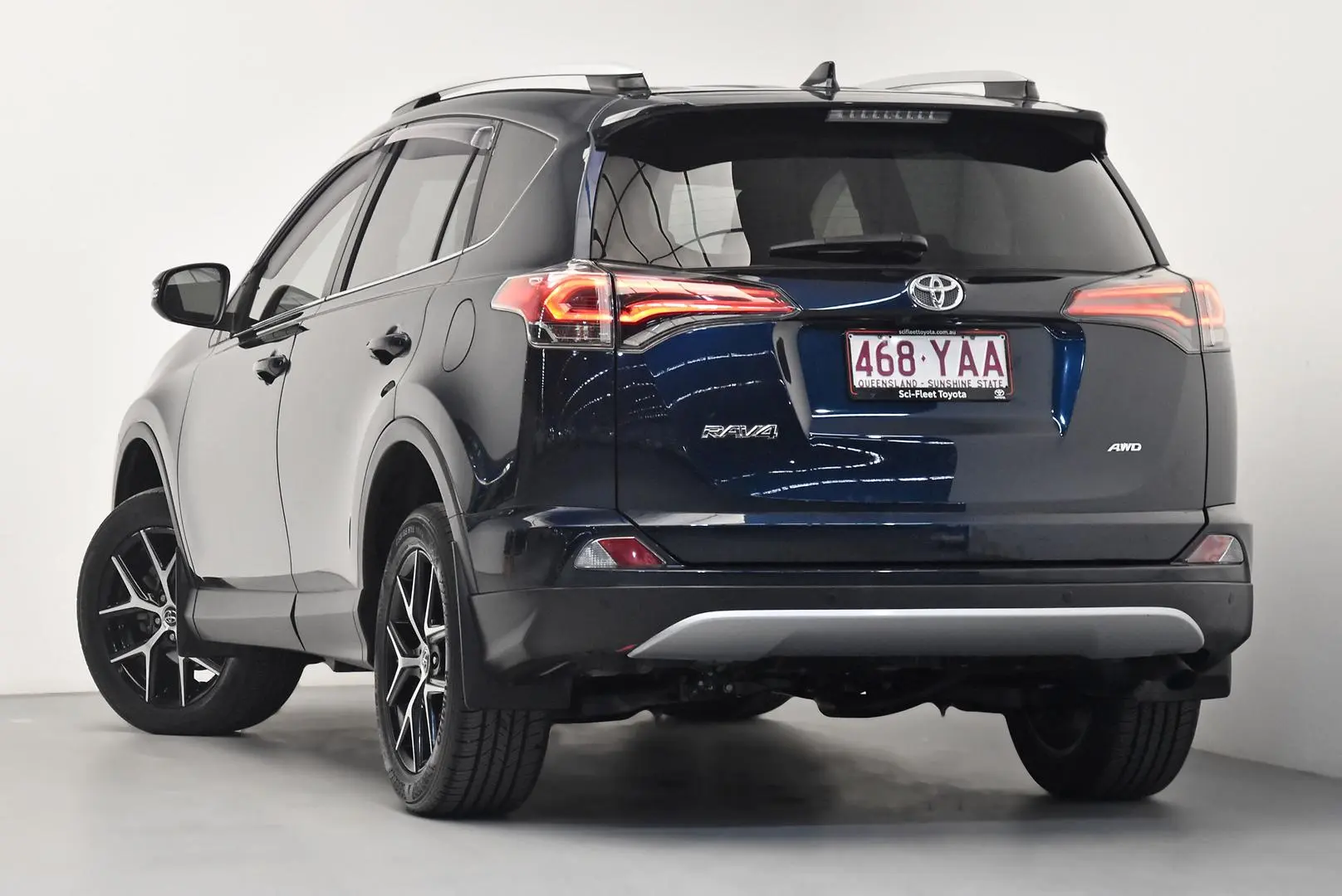 2018 Toyota RAV4 Gallery Image 5