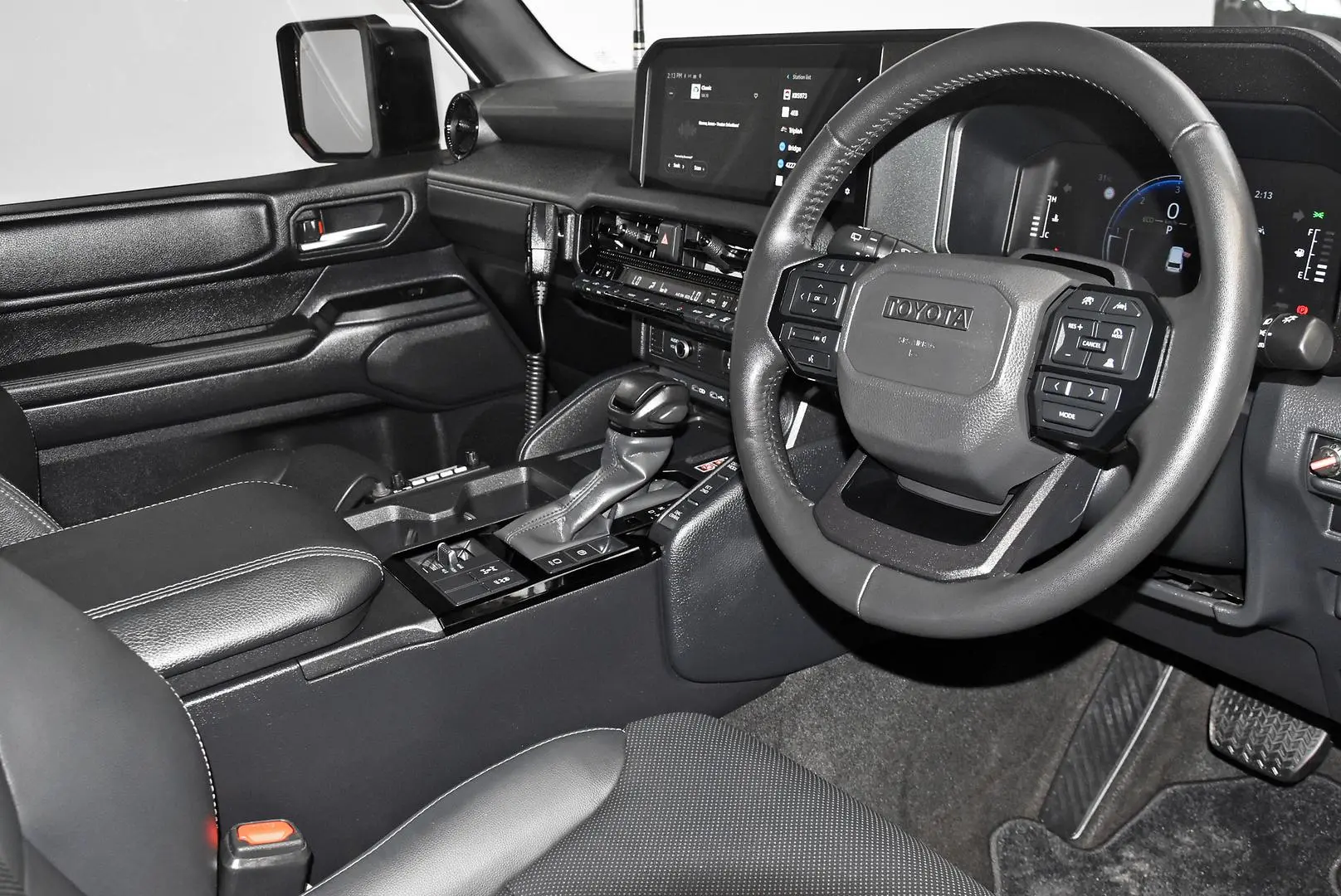 2025 Toyota Landcruiser Prado Gallery Image 8