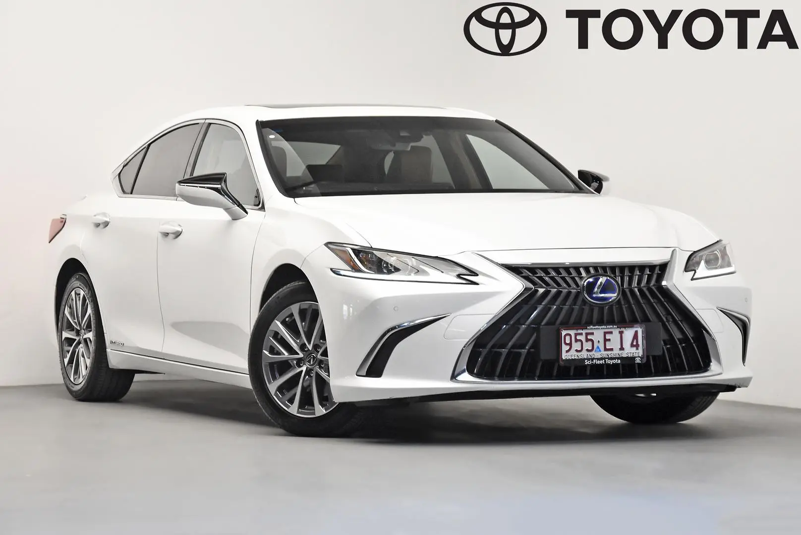 2022 Lexus ES Gallery Image 1