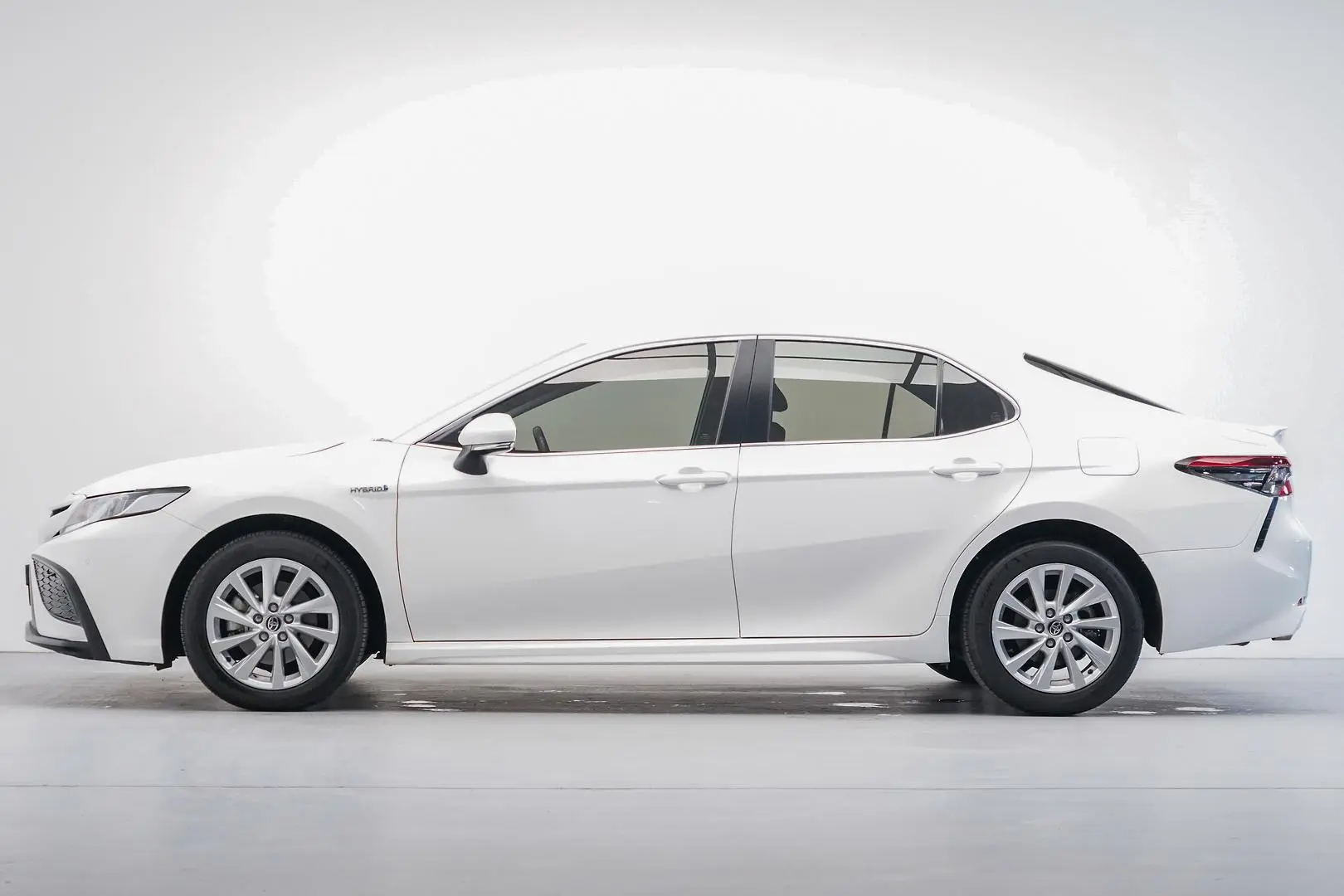 2022 Toyota Camry Gallery Image 2