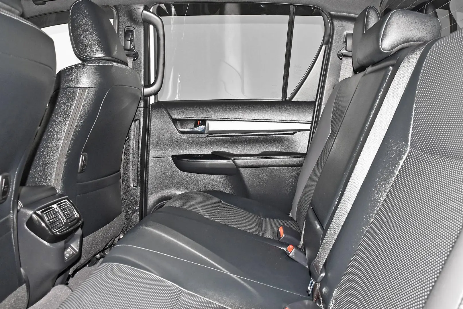 2024 Toyota Hilux Gallery Image 19