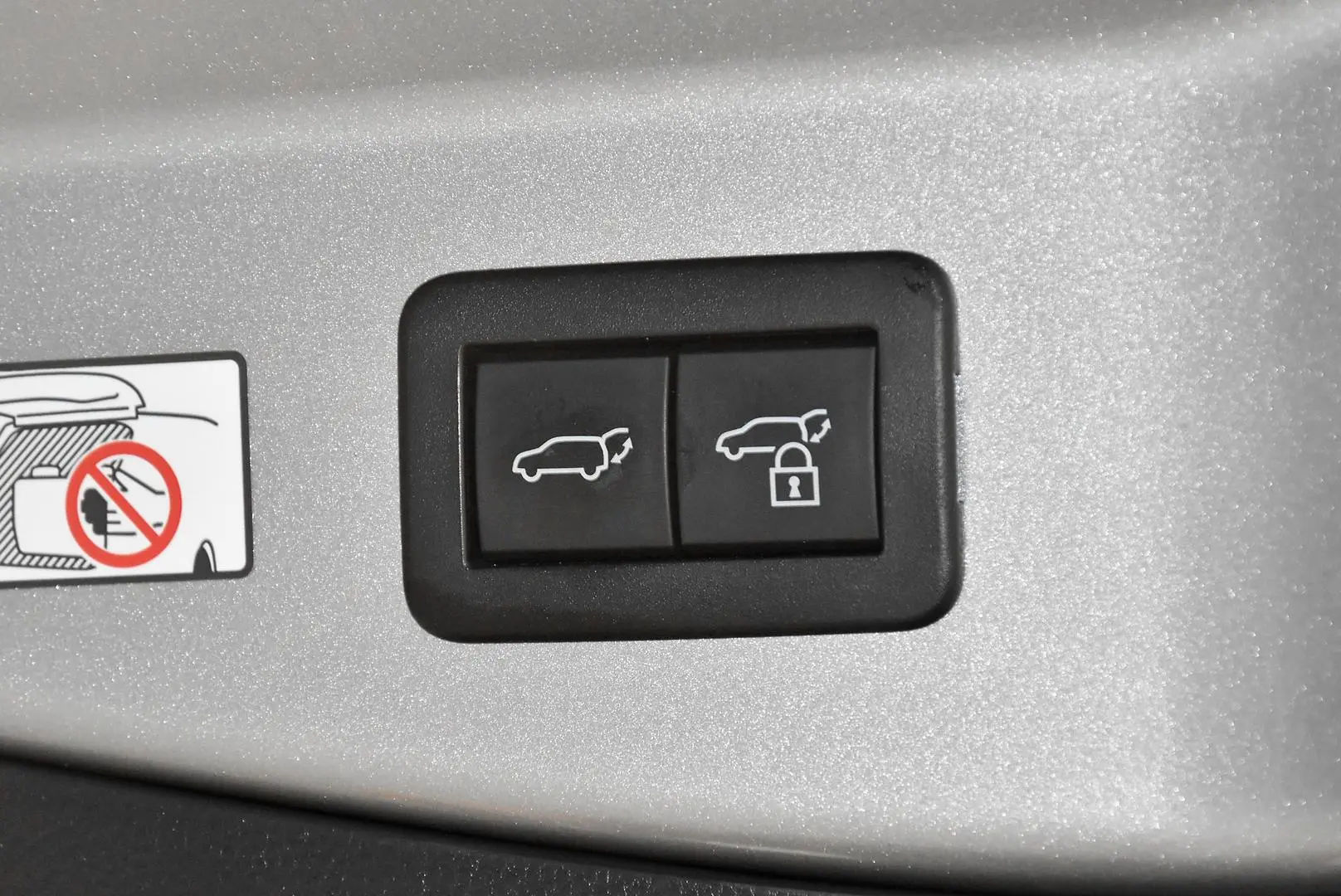 2024 Toyota C-HR Gallery Image 22