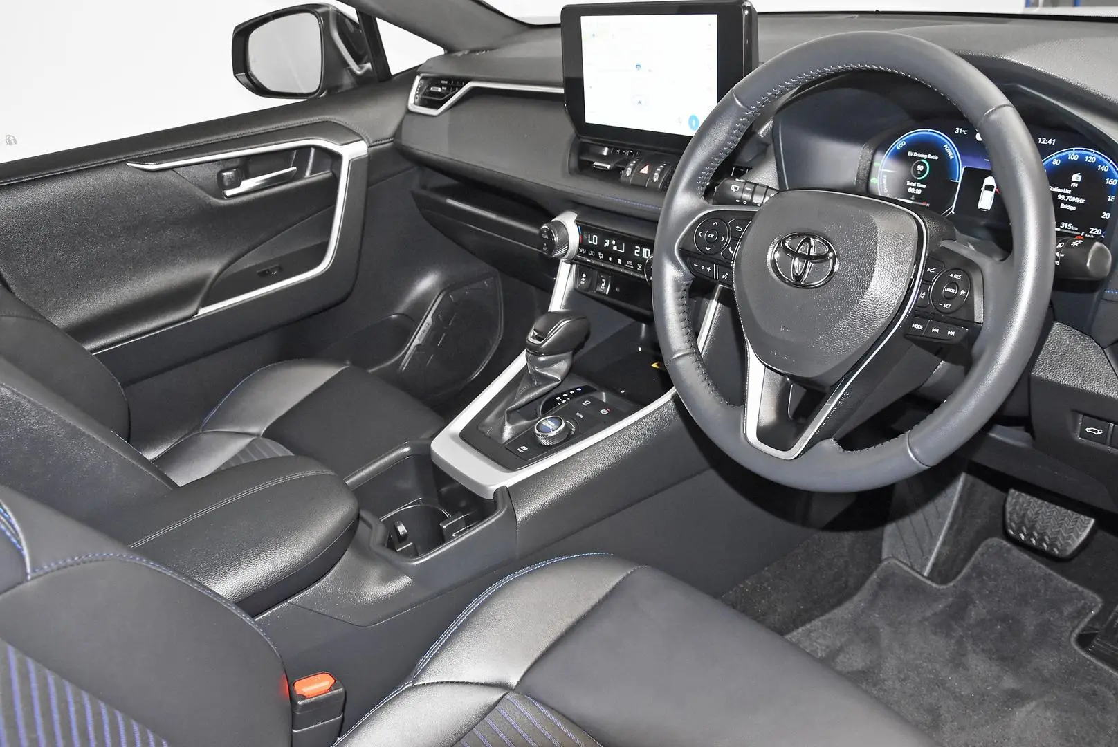 2024 Toyota RAV4 Gallery Image 9