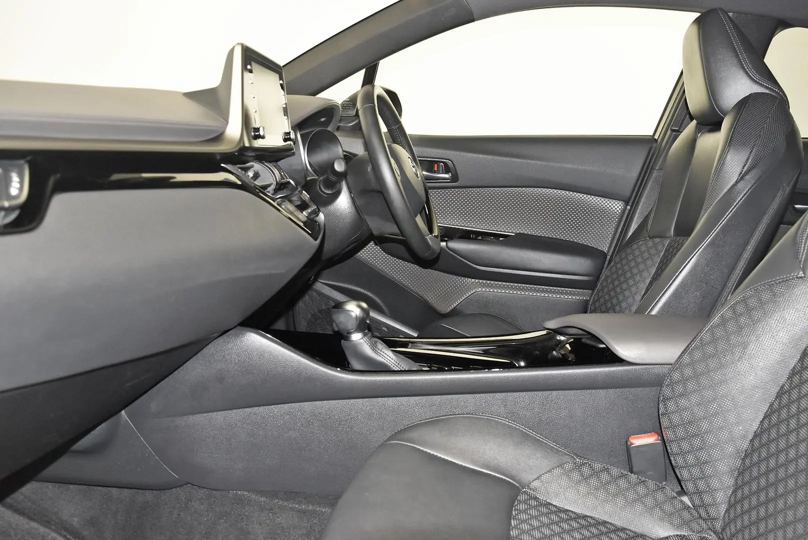 2023 Toyota C-HR Gallery Image 18