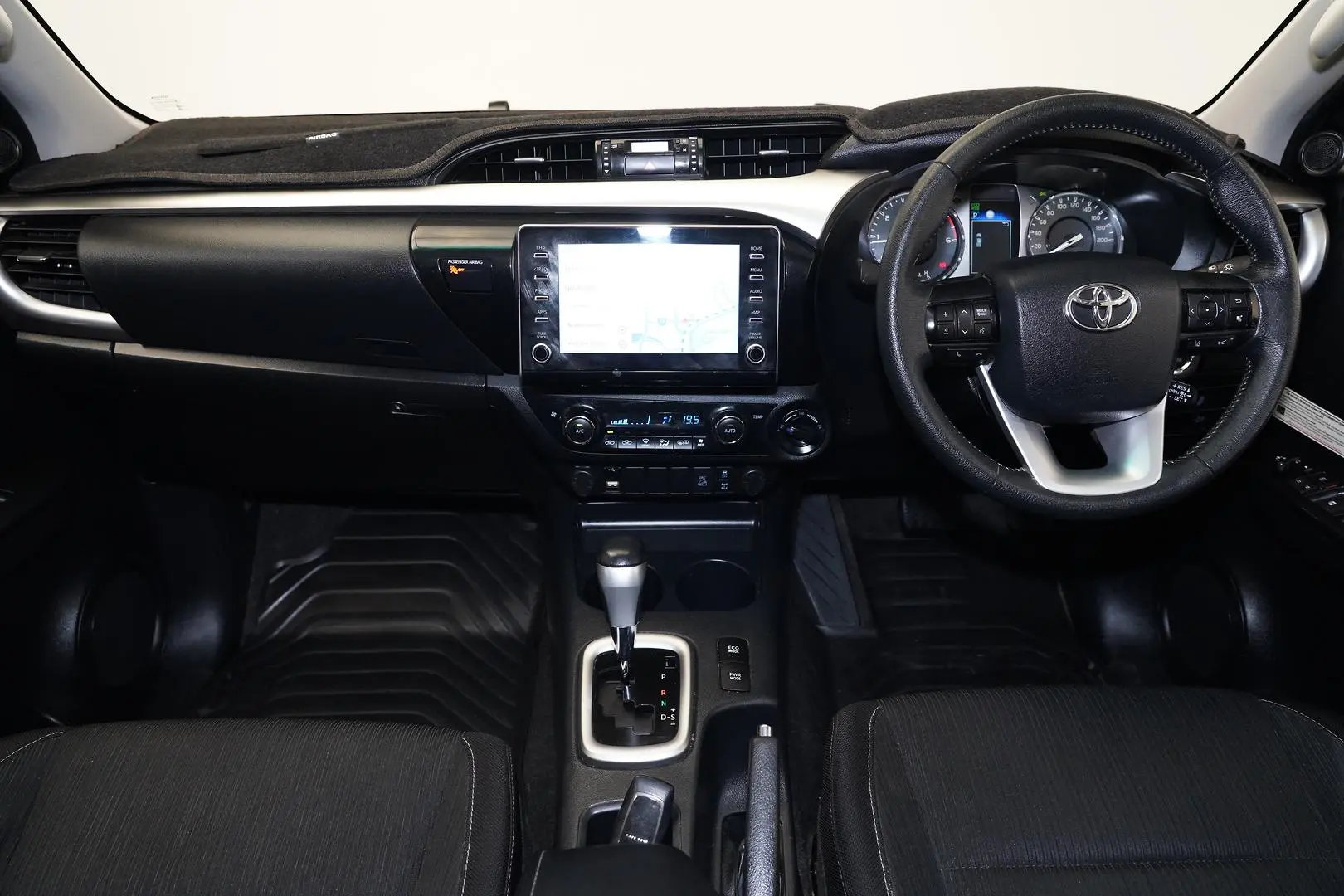 2021 Toyota Hilux Gallery Image 10