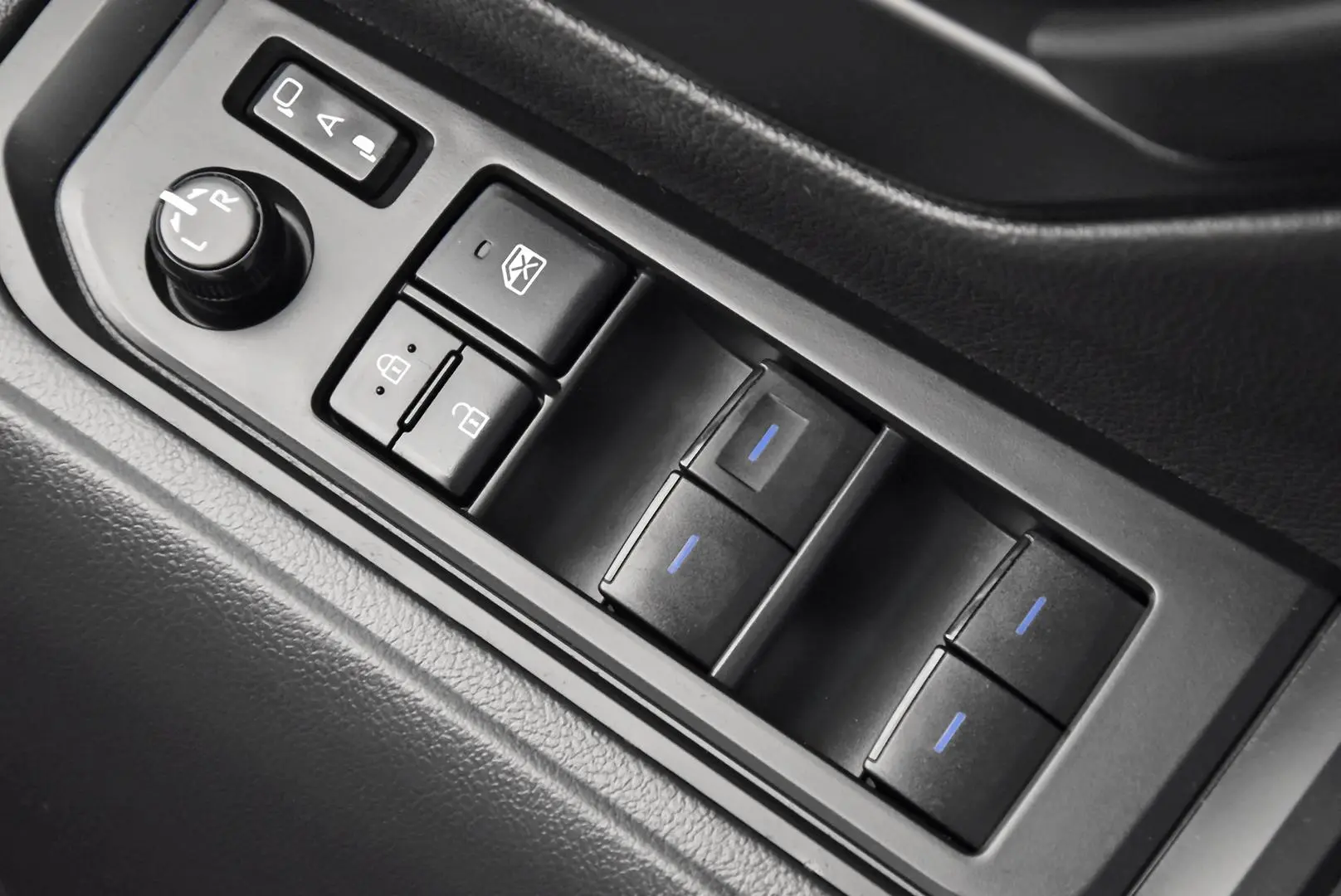 2023 Toyota Landcruiser Gallery Image 8