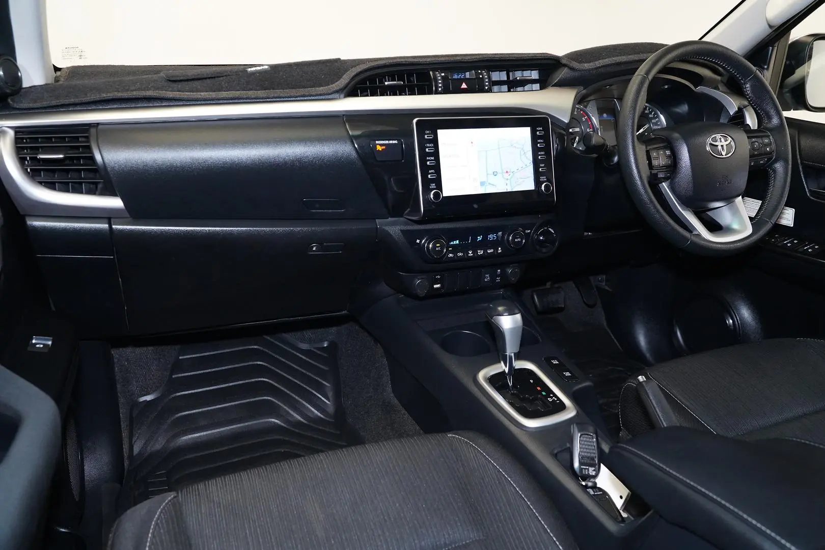 2021 Toyota Hilux Gallery Image 9