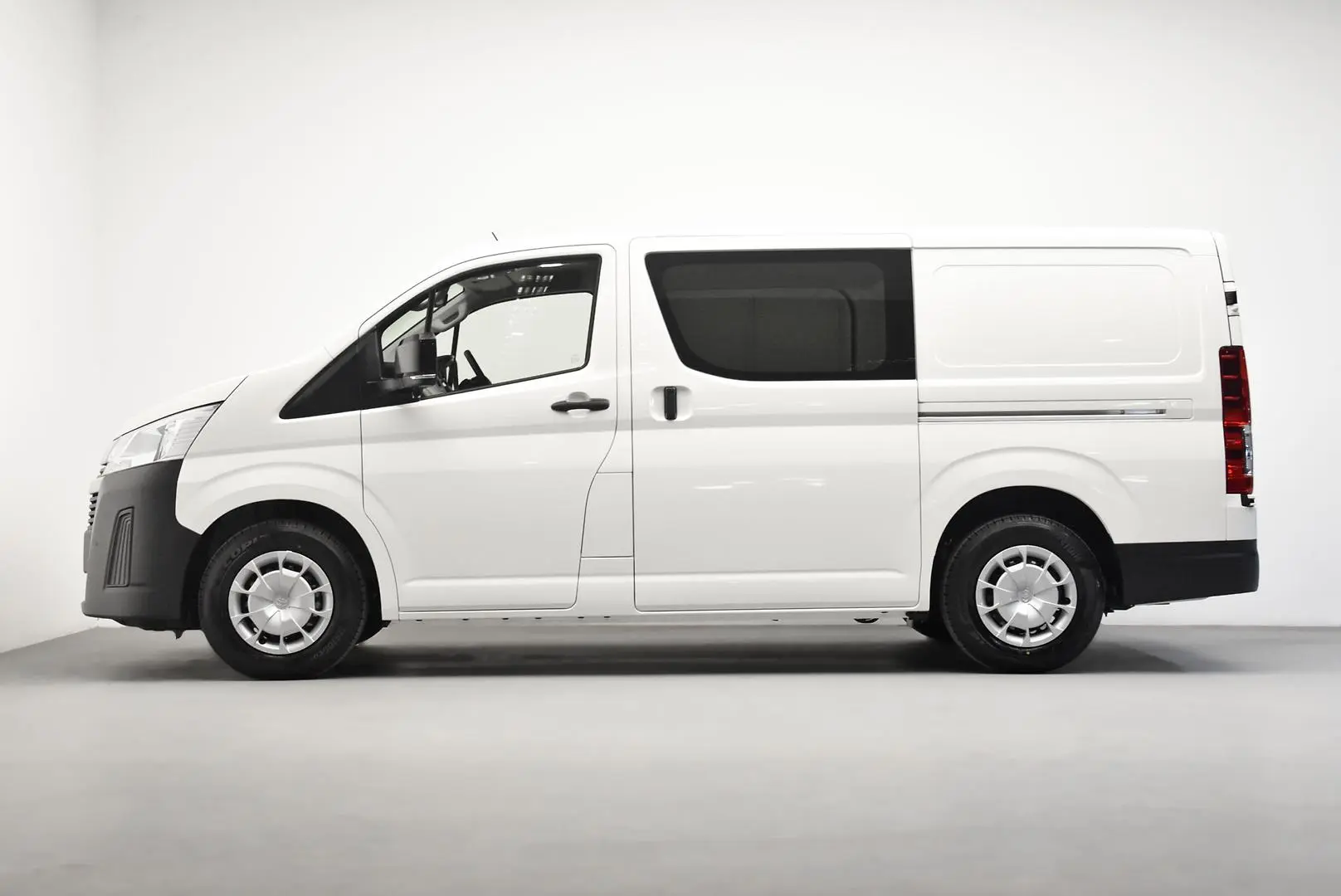 2025 Toyota Hiace Gallery Image 4