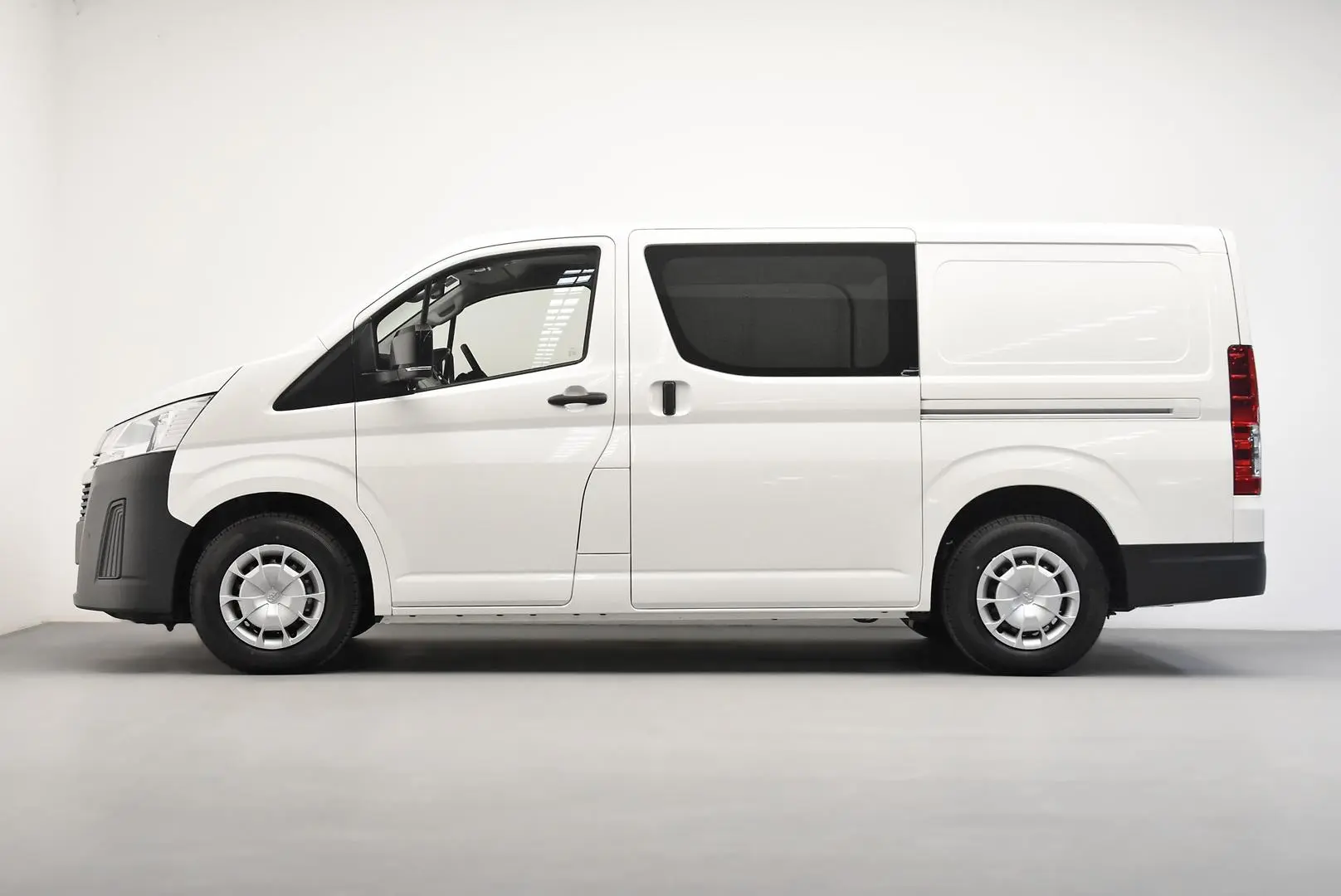 2025 Toyota Hiace Gallery Image 4