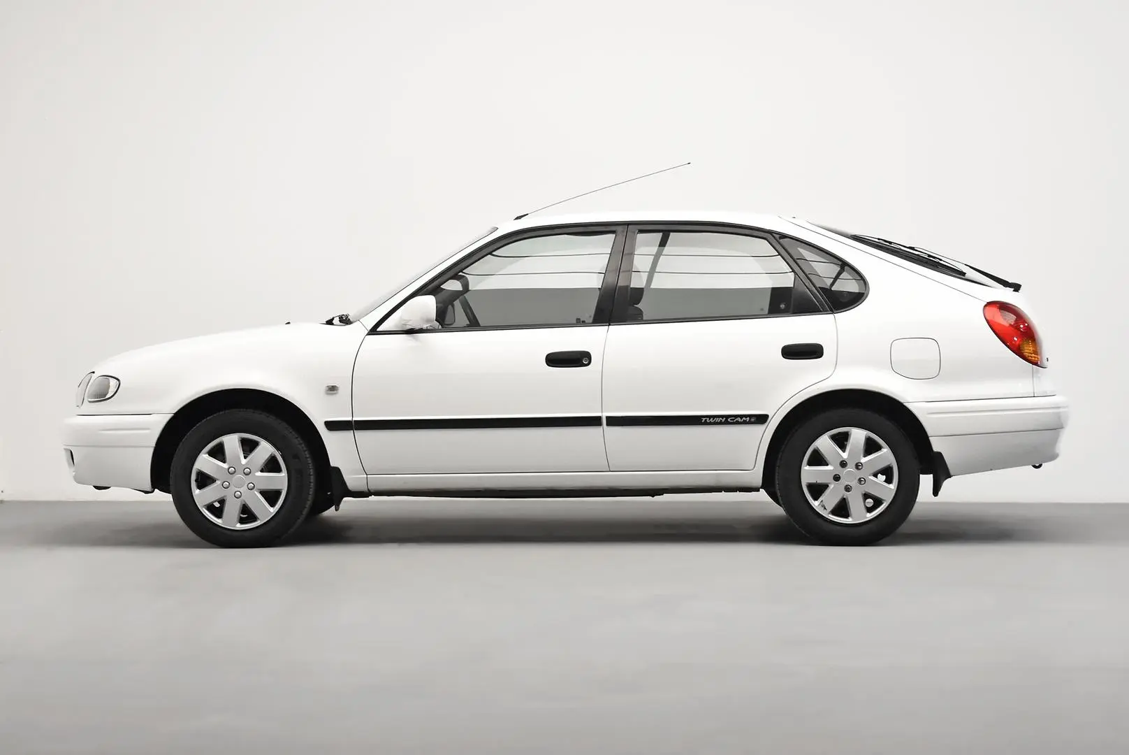 2000 Toyota Corolla Gallery Image 4