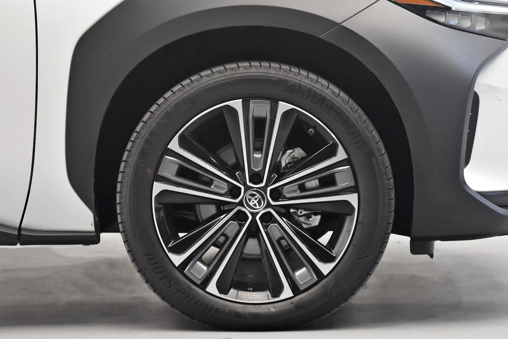 2024 Toyota bZ4X Gallery Image 23