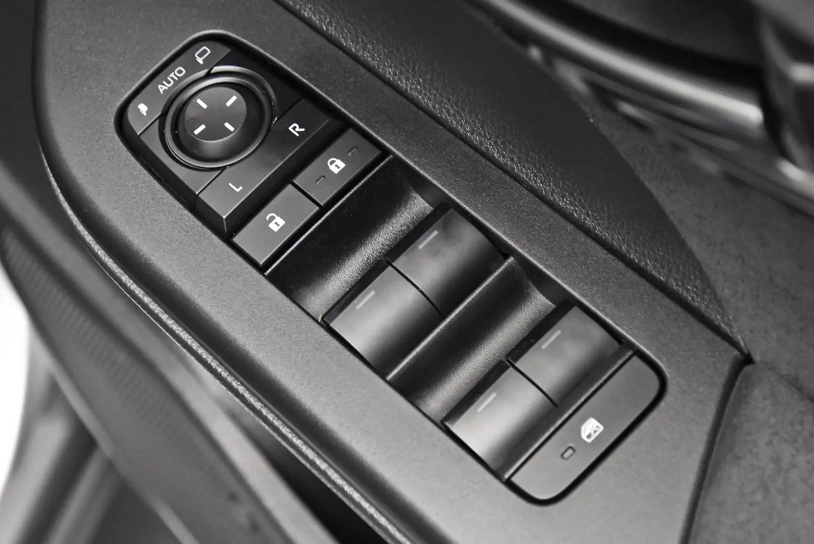 2024 Toyota C-HR Gallery Image 10