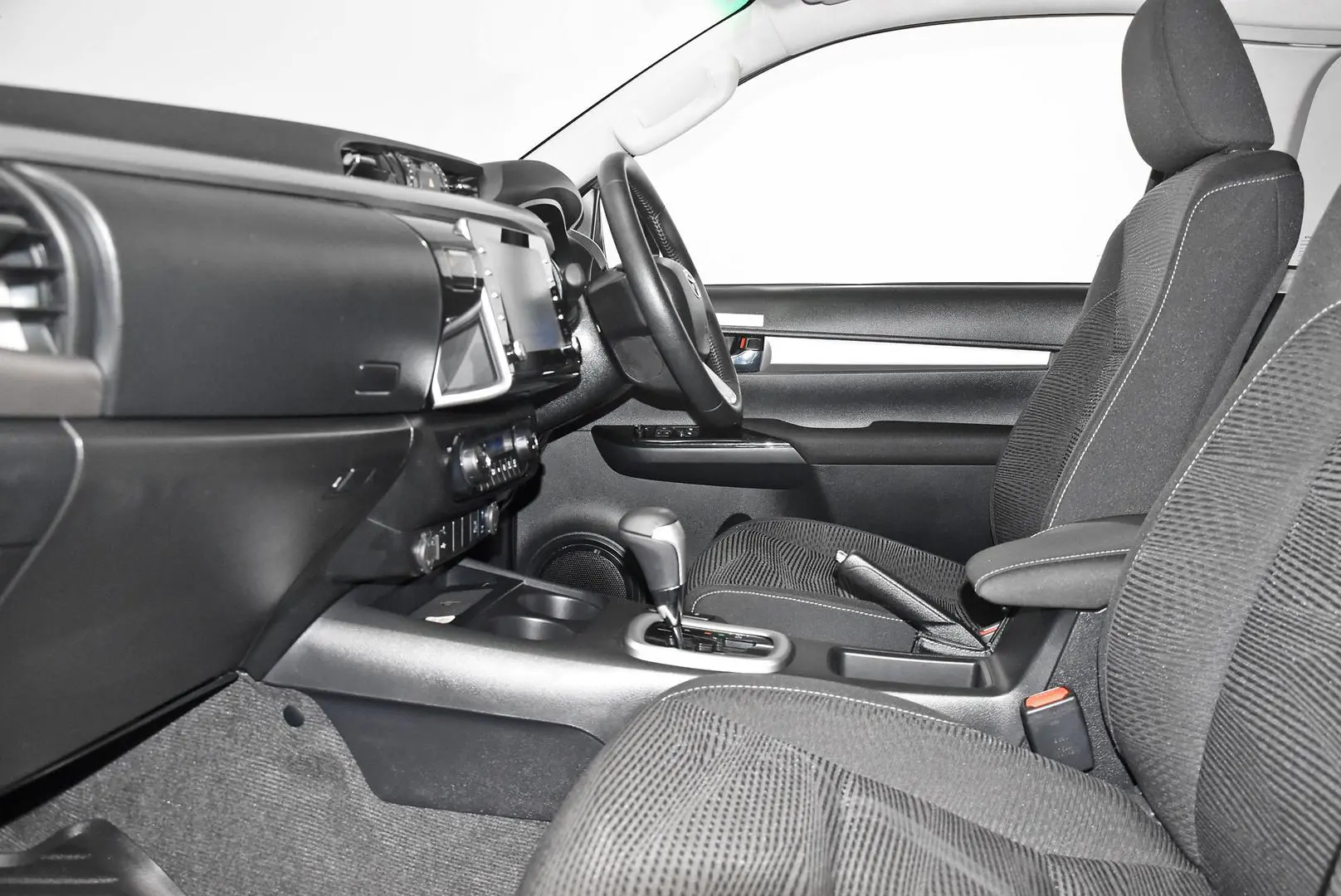 2024 Toyota Hilux Gallery Image 17