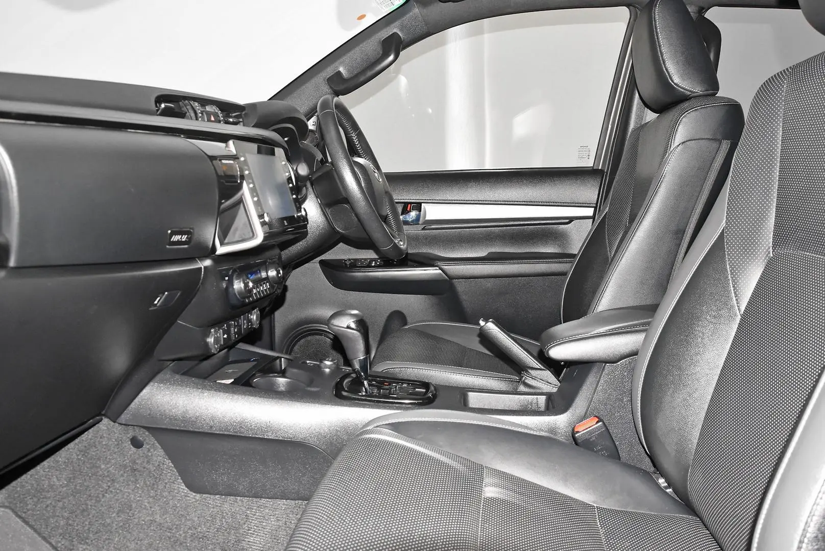 2024 Toyota Hilux Gallery Image 18