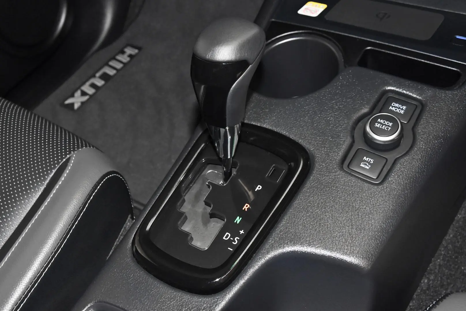 2024 Toyota Hilux Gallery Image 13