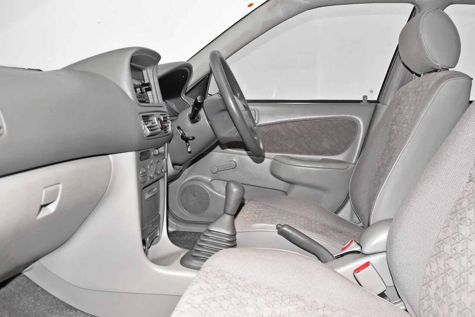 2000 Toyota Corolla Gallery Image 14