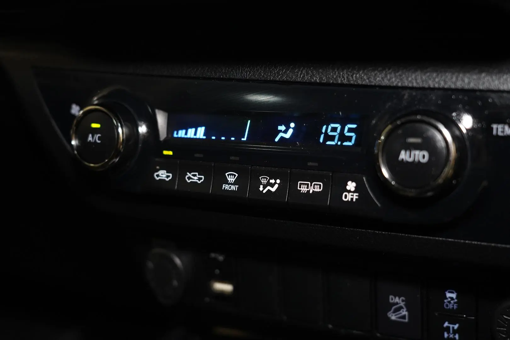 2021 Toyota Hilux Gallery Image 15