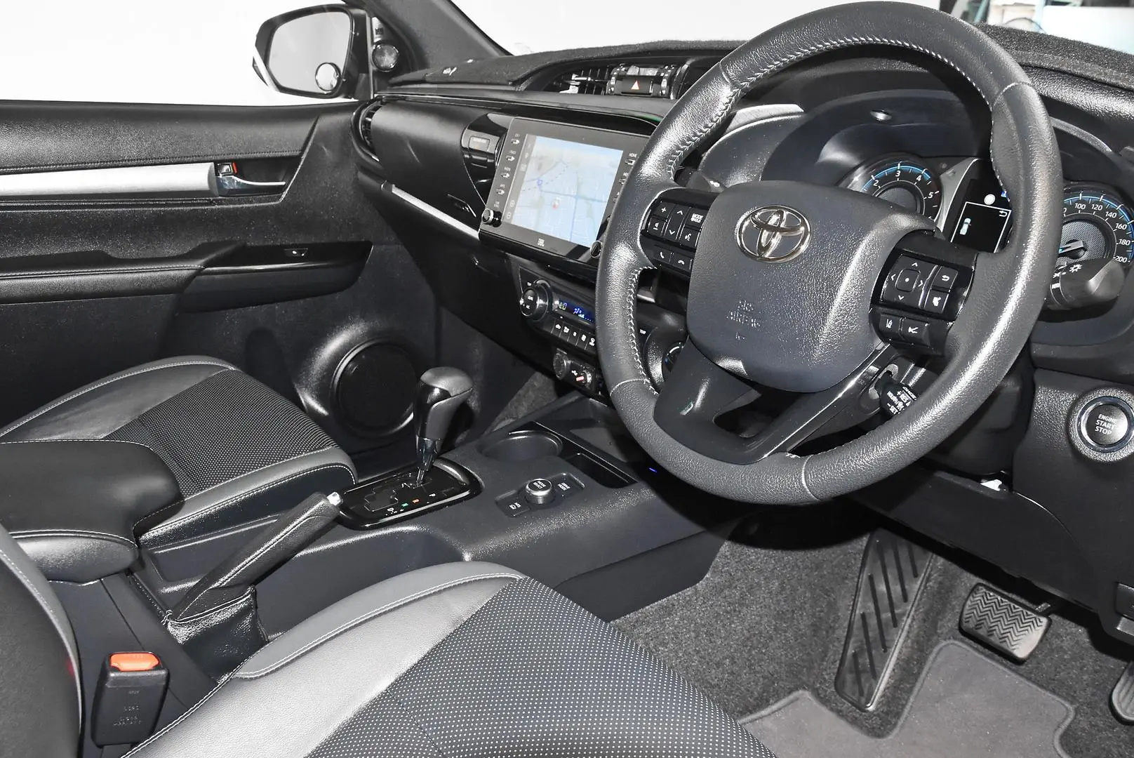 2024 Toyota Hilux Gallery Image 8