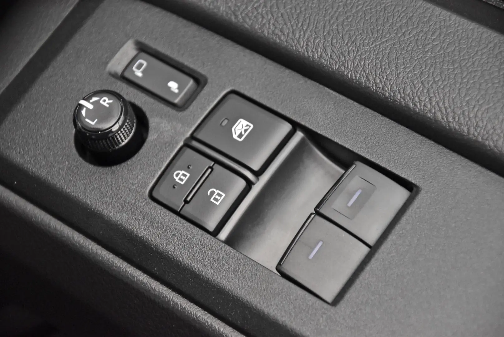 2025 Toyota Hiace Gallery Image 9