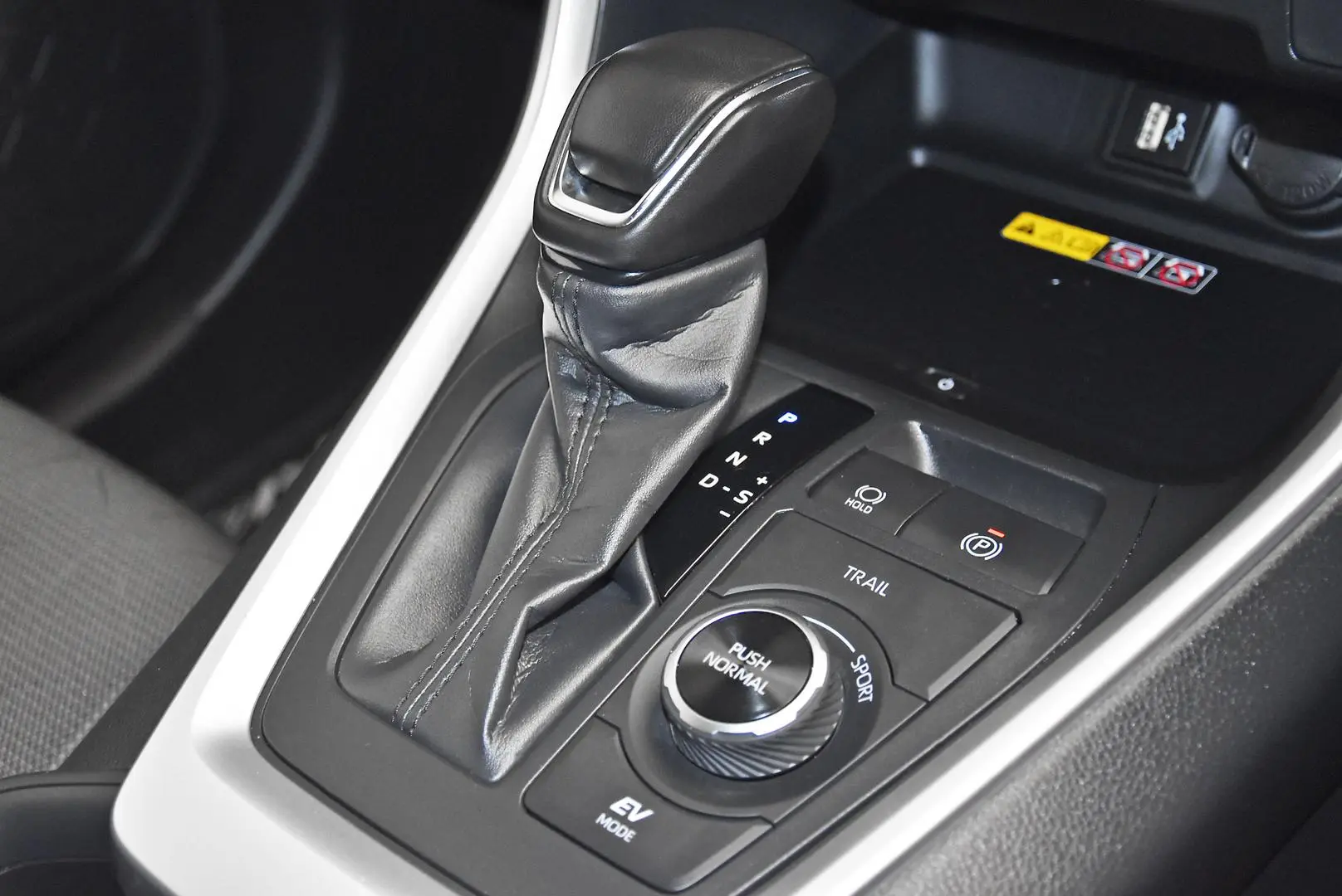 2024 Toyota RAV4 Gallery Image 14